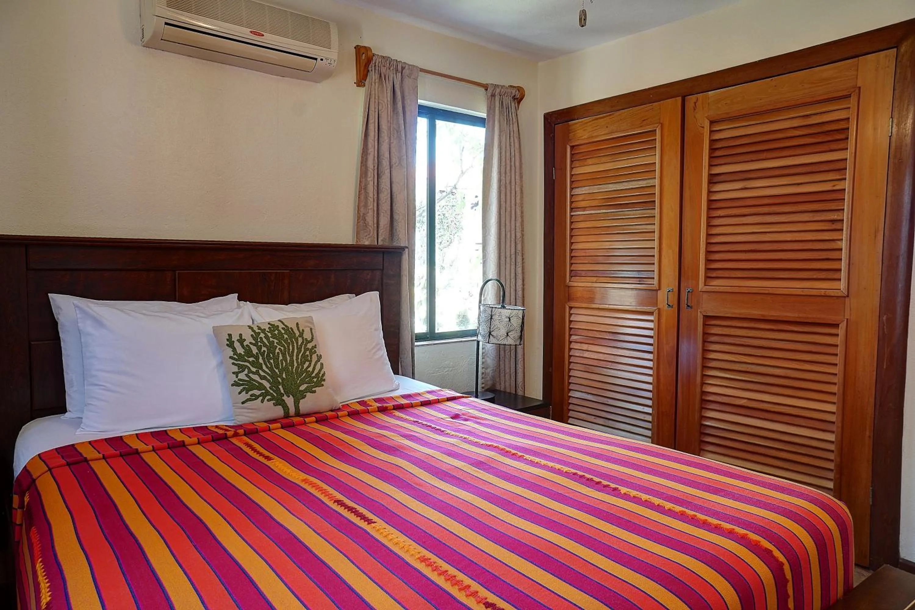 Bedroom, Bed in Isla Bonita Yacht Club