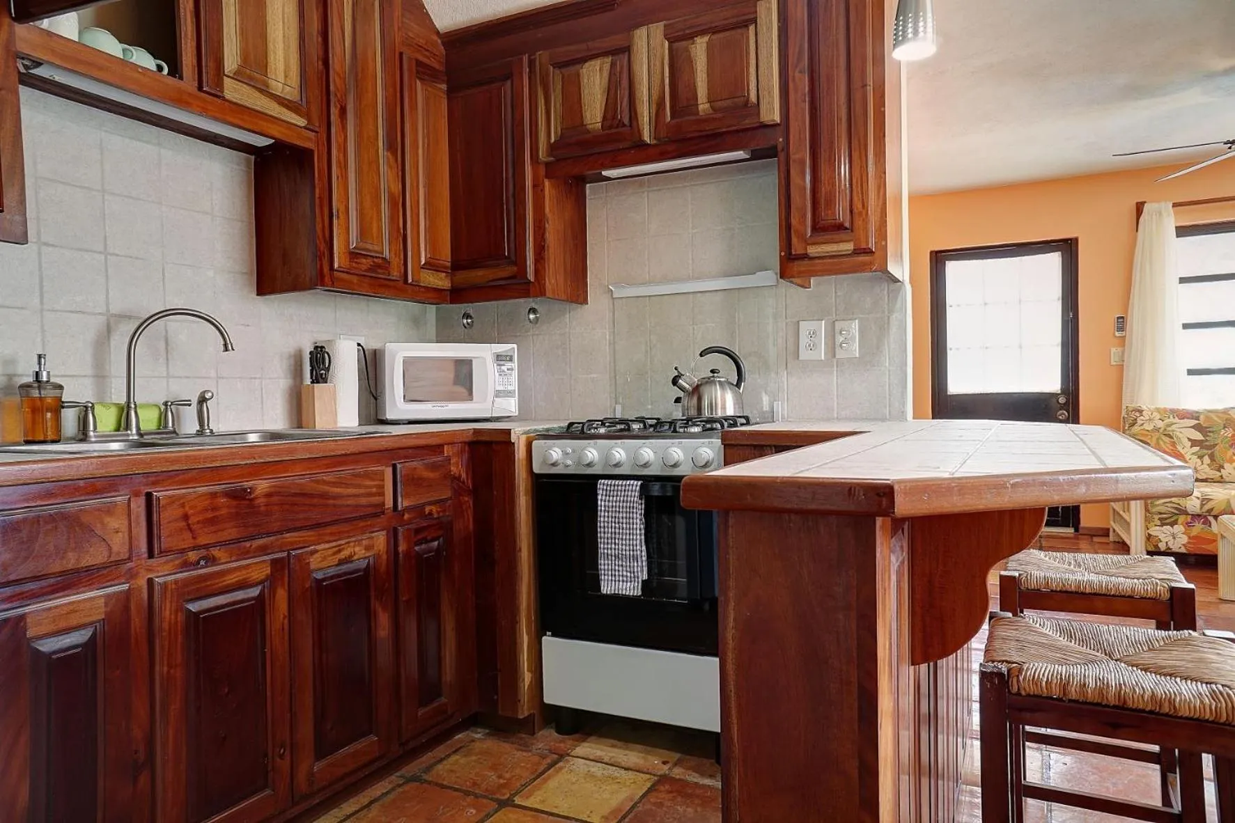 Kitchen or kitchenette in Isla Bonita Yacht Club