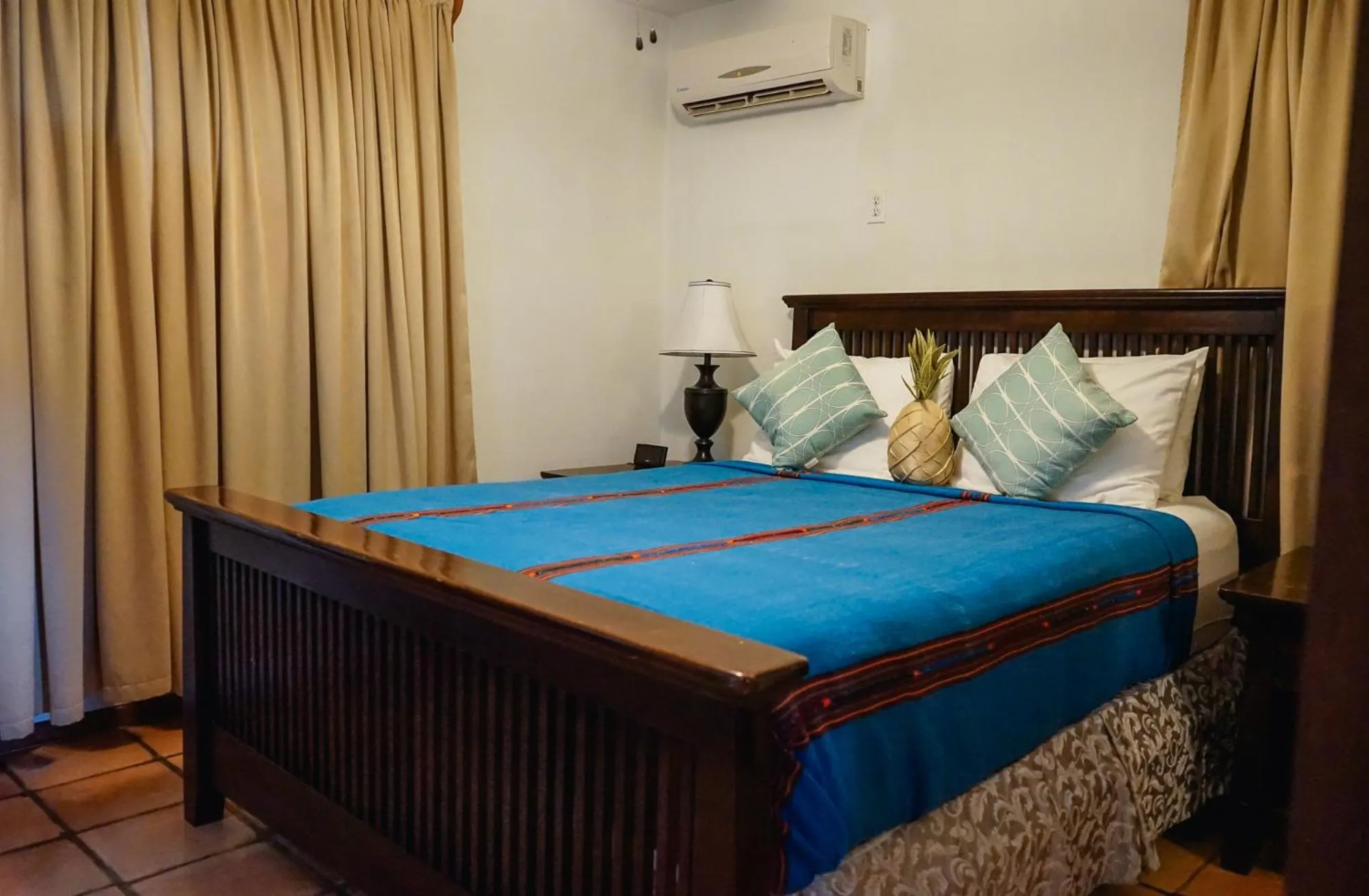 Bed in Isla Bonita Yacht Club