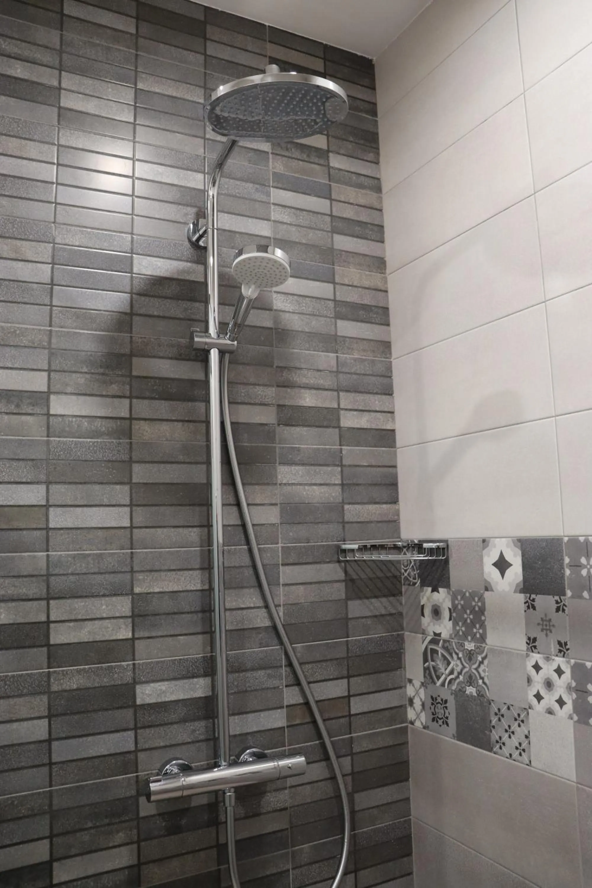 Shower in Orion ApartHotel