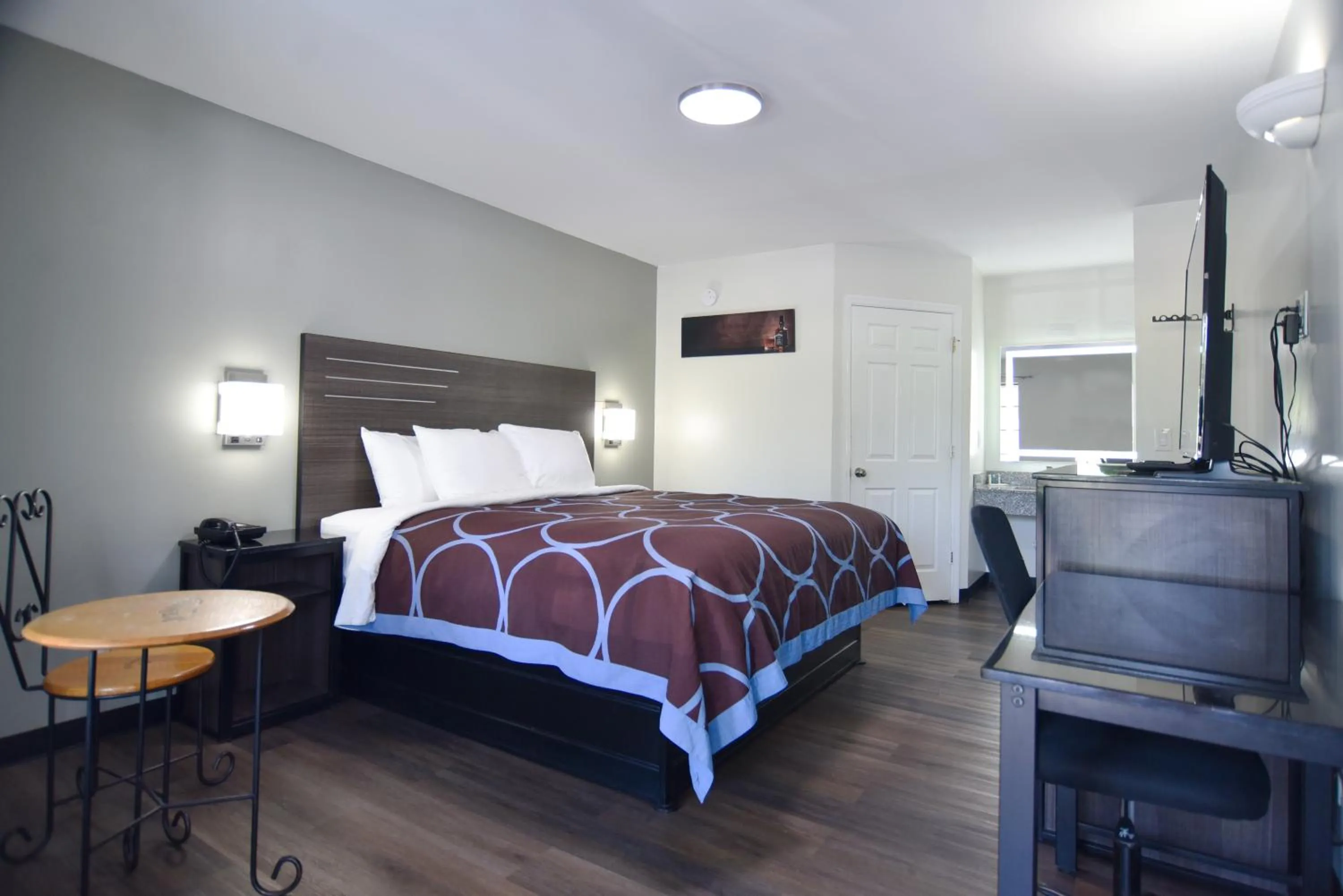 Bed in Lynchburg Country Inn