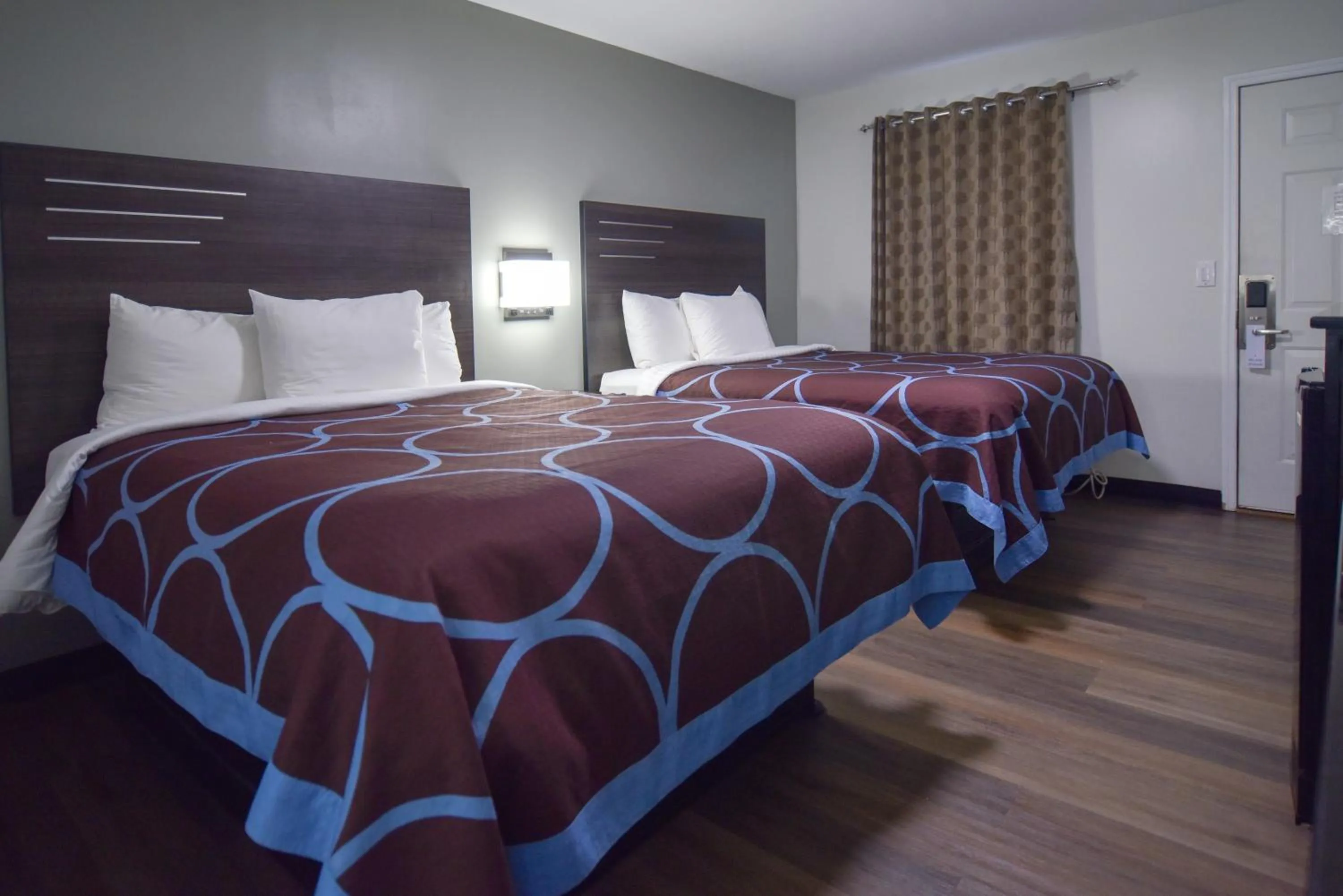 Bed in Lynchburg Country Inn