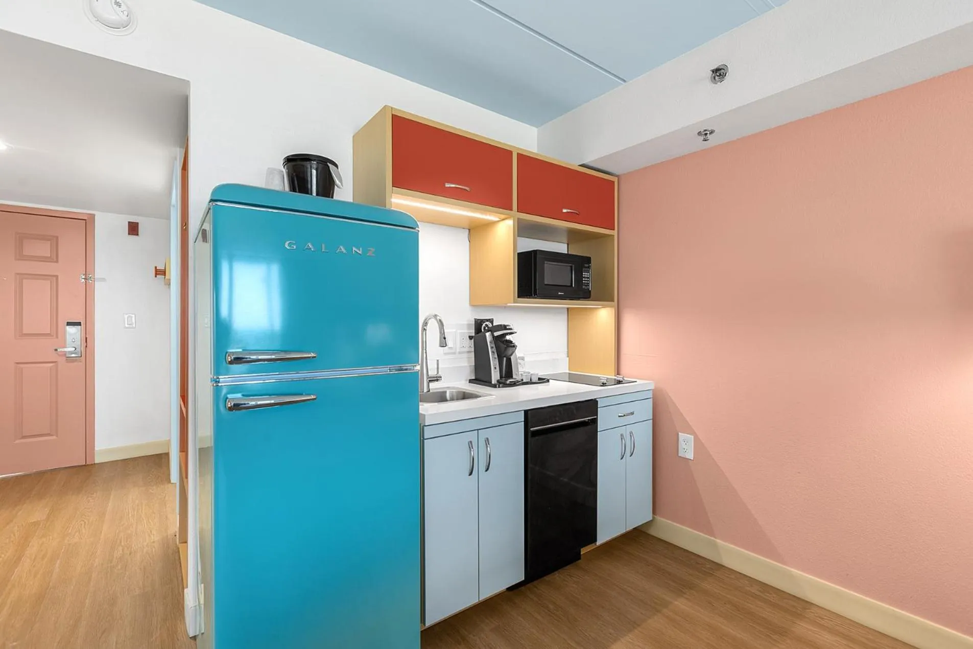 Coffee/tea facilities in Golden Sands Carolina Beach Oceanfront, Tapestry by Hilton