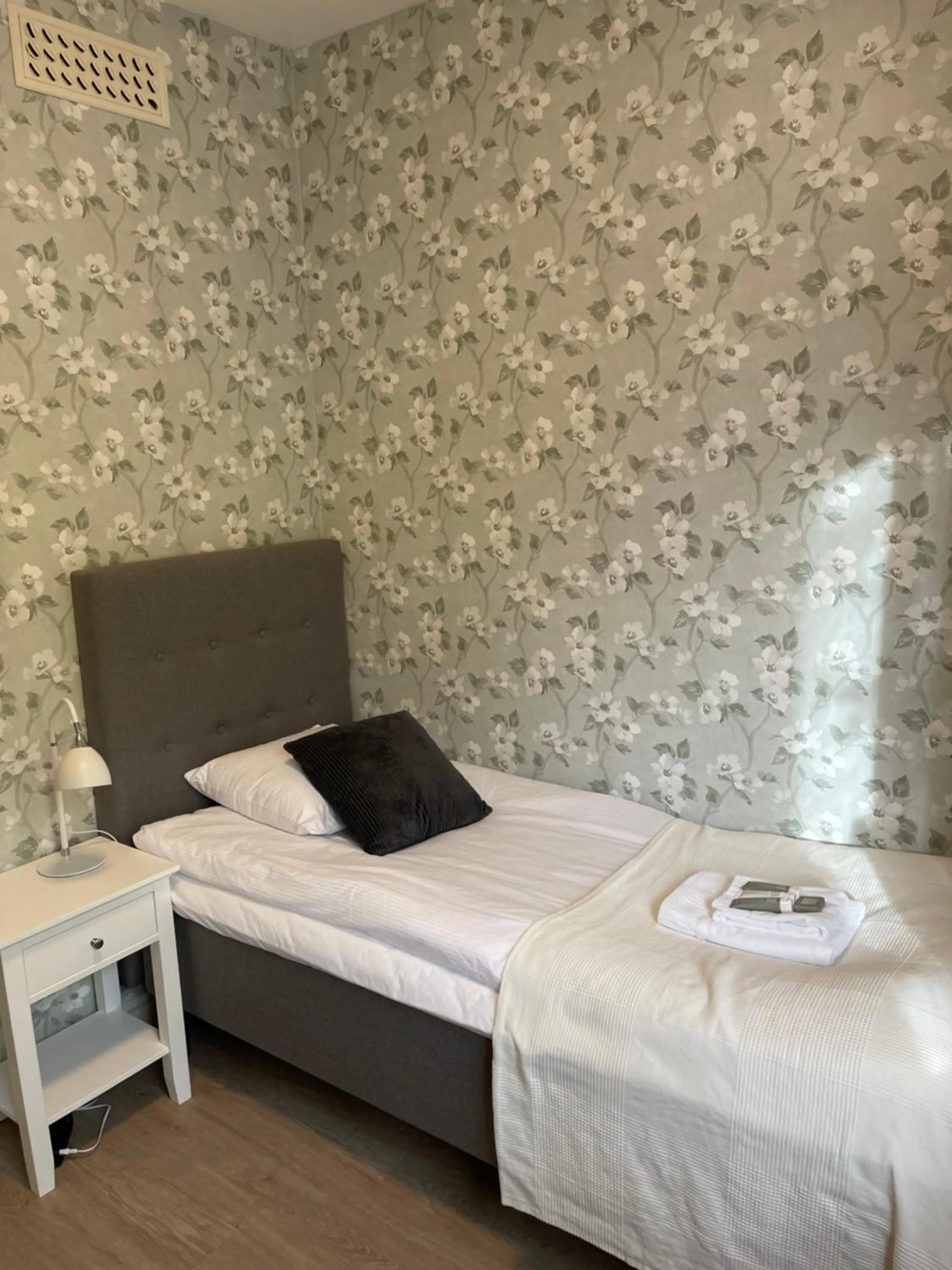 Bed in Hotell Luspen