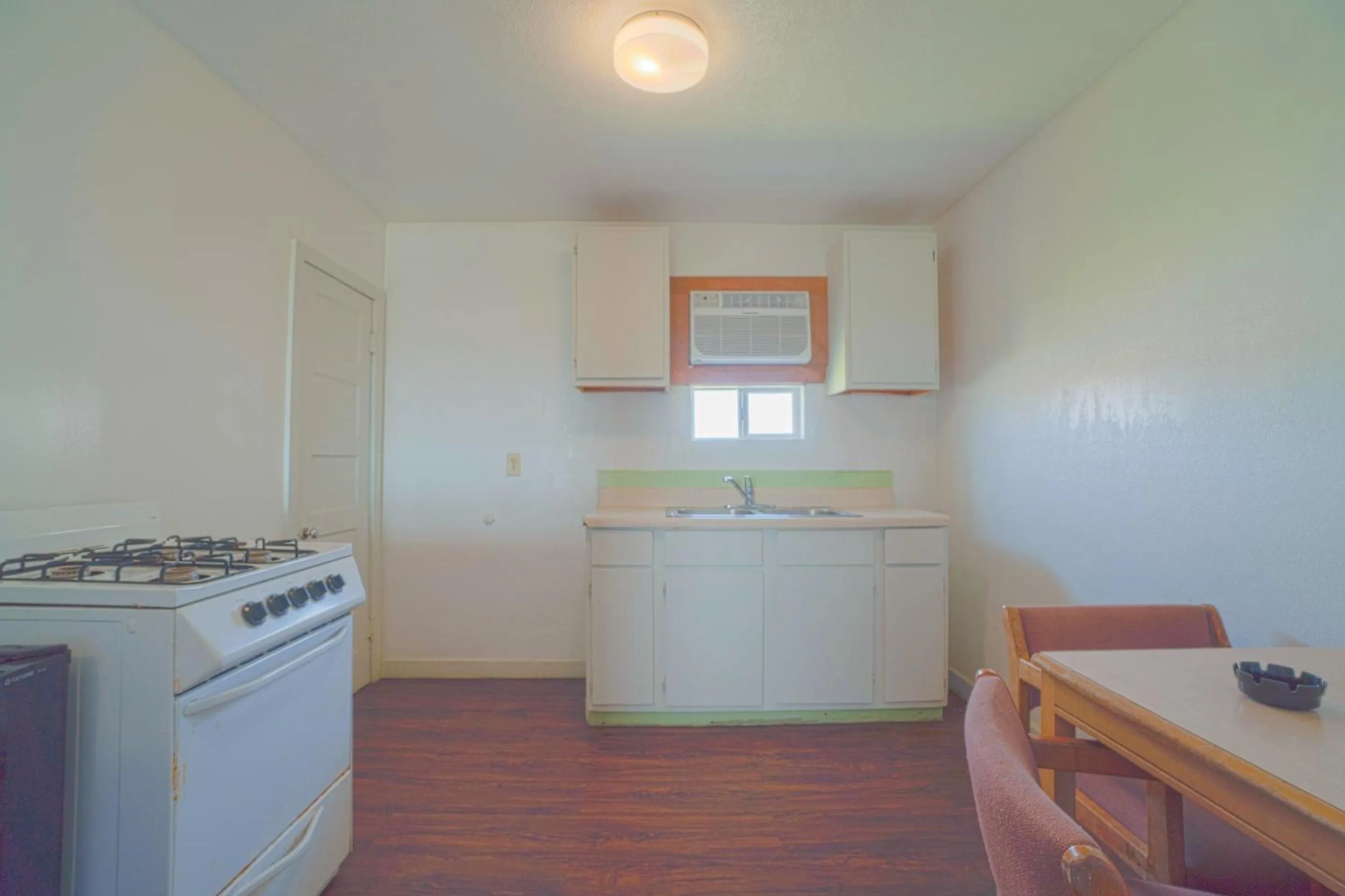 Kitchen or kitchenette in Budget Inn By OYO Corpus Christi Beach