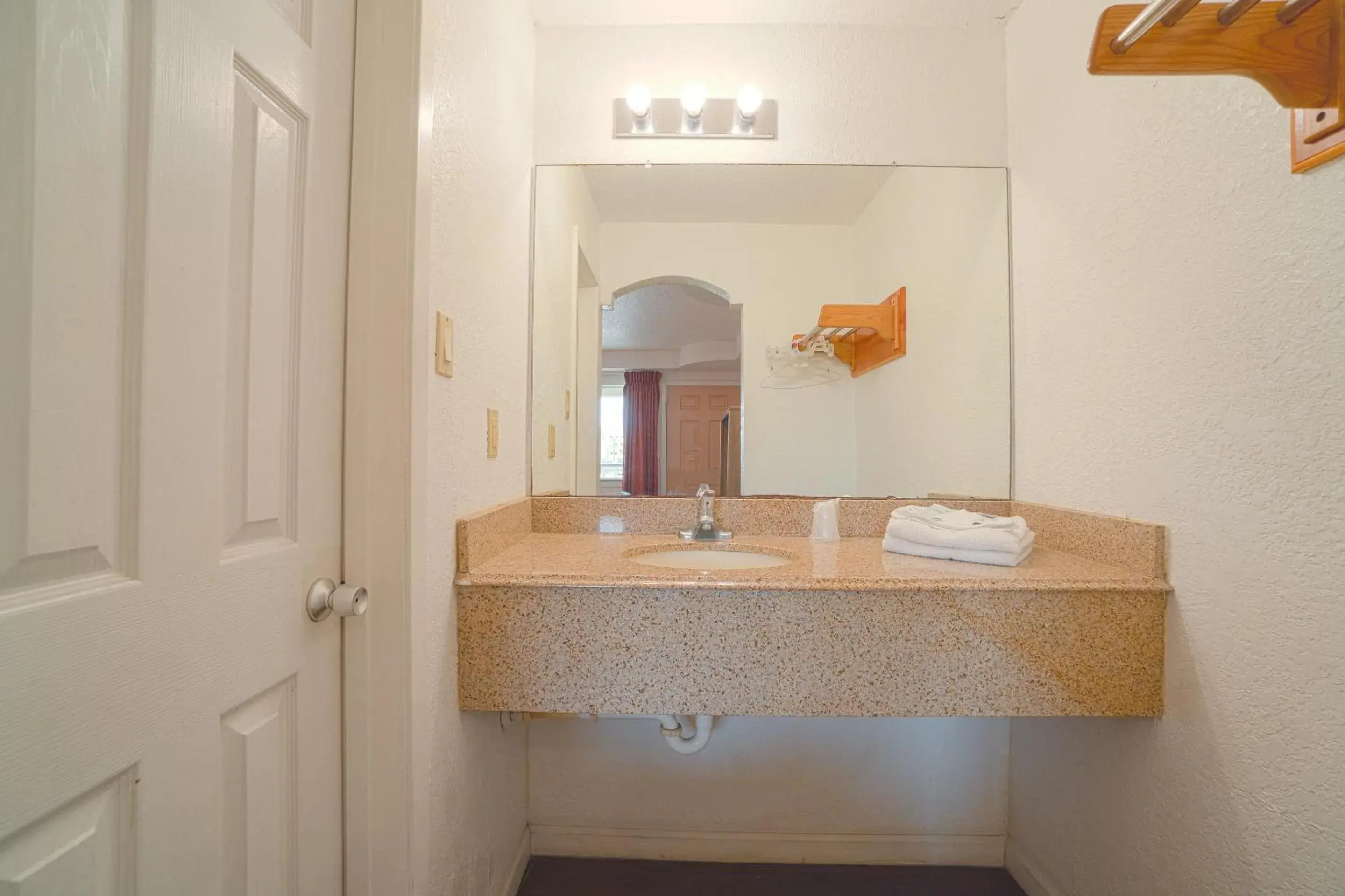 King Bed Smoking in Budget Inn By OYO Corpus Christi Beach King Bed Smoking in Budget Inn By OYO Corpus Christi Beach