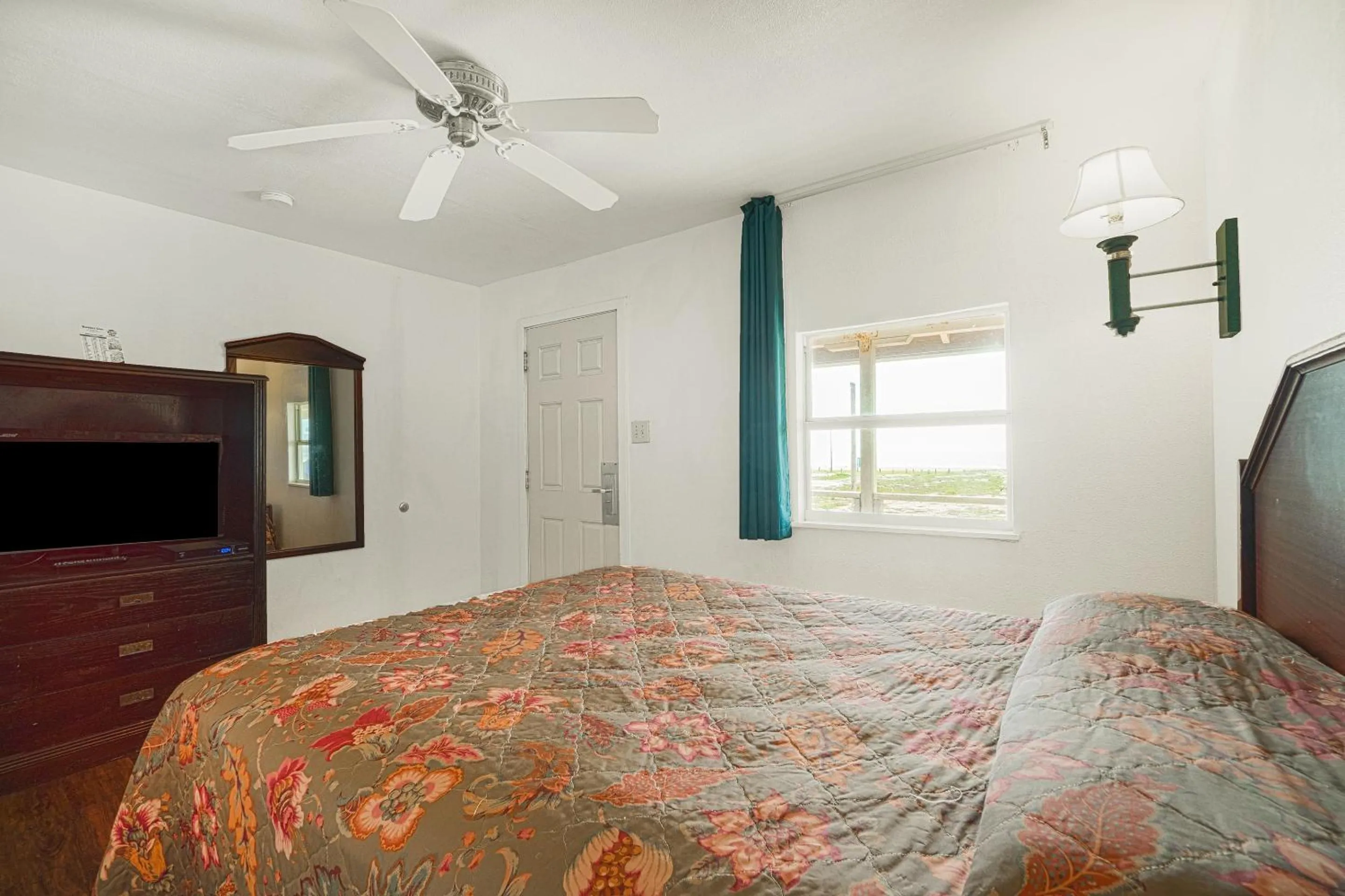 Bedroom, Bed in Budget Inn By OYO Corpus Christi Beach