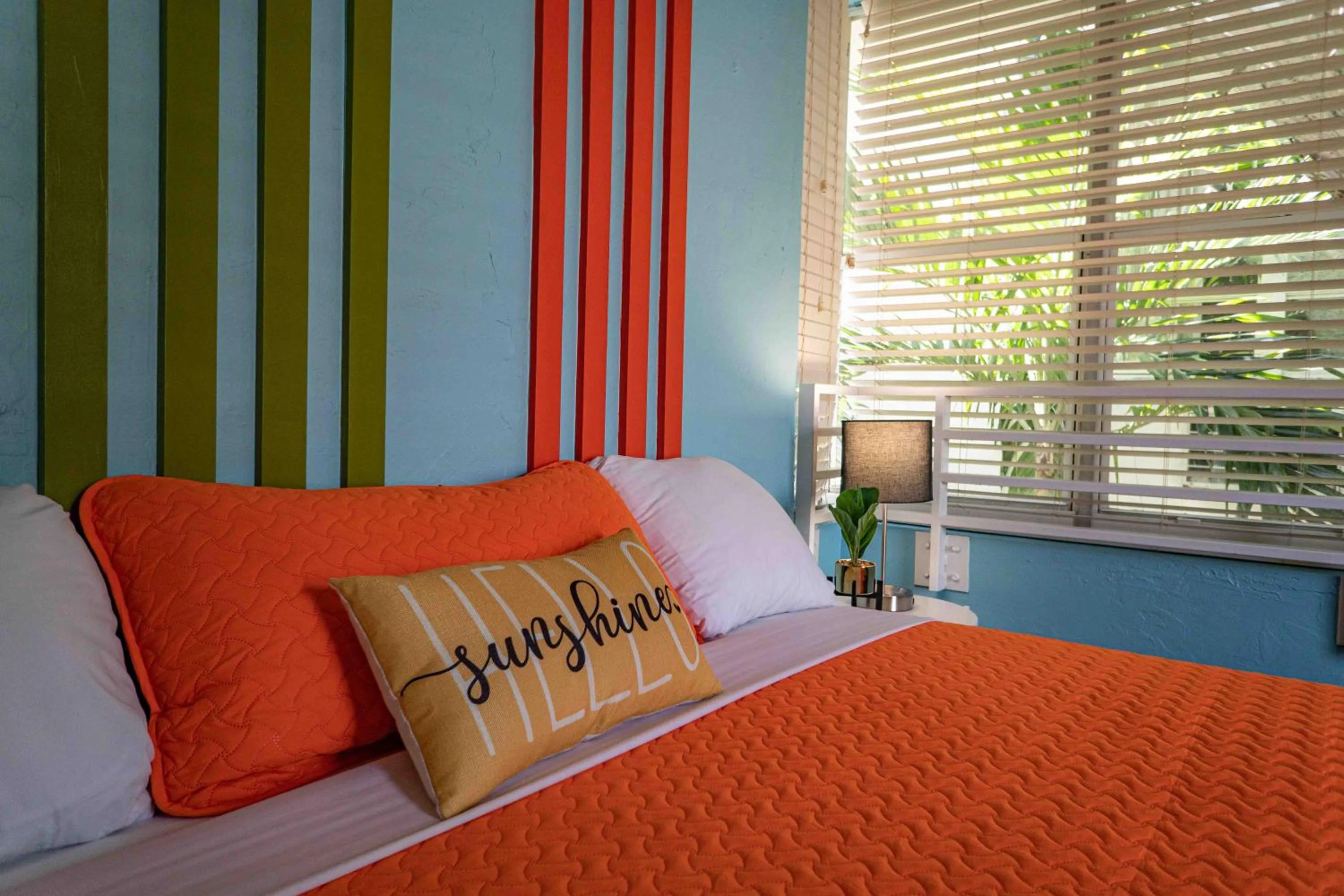 Bed in Beds n' Drinks