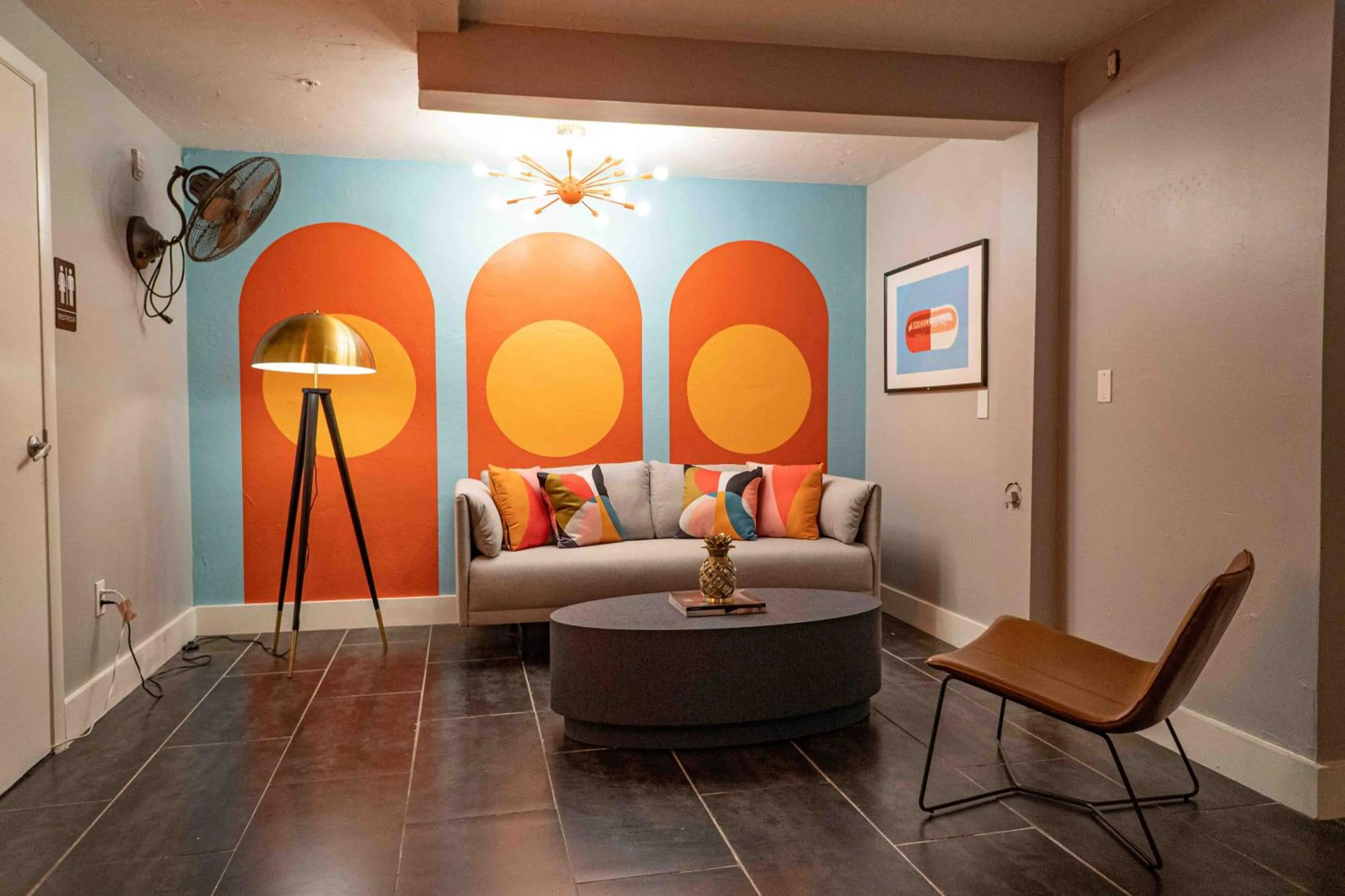 Living room in Beds n' Drinks