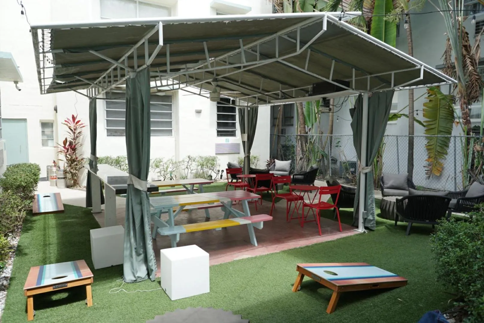 Garden in Beds n' Drinks