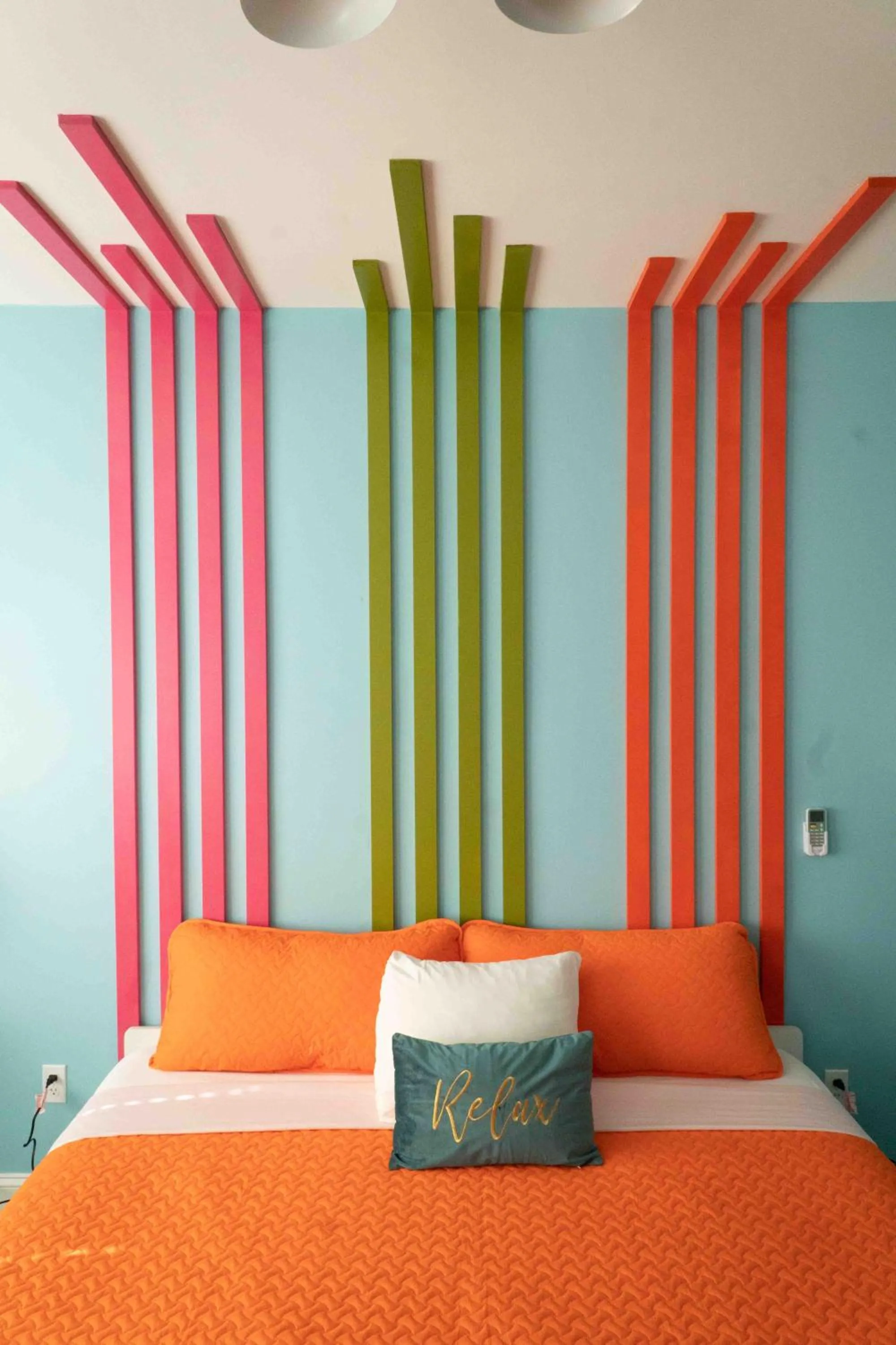 air conditioner, Bed in Beds n' Drinks