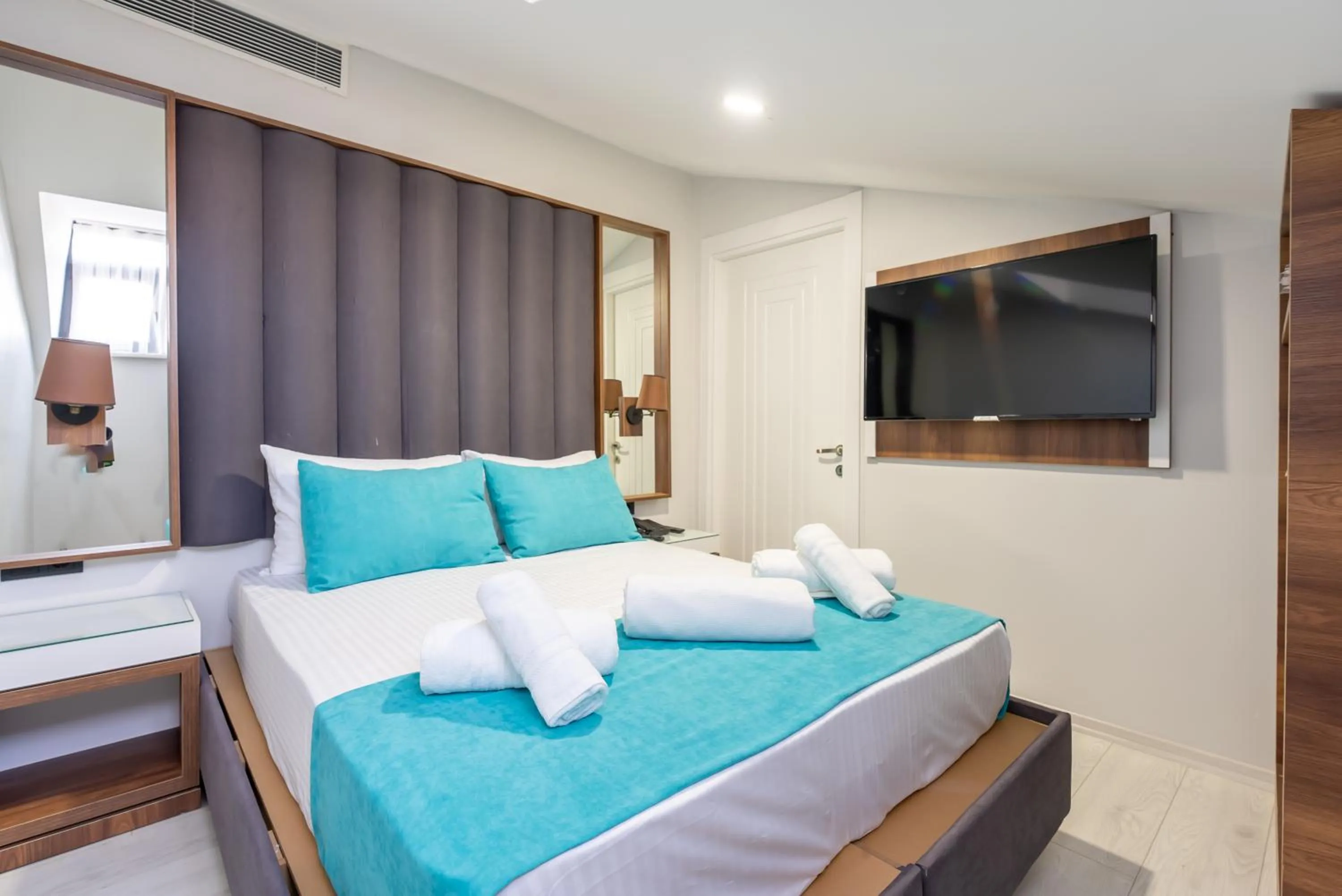 Bed in WP White Palace Hotel