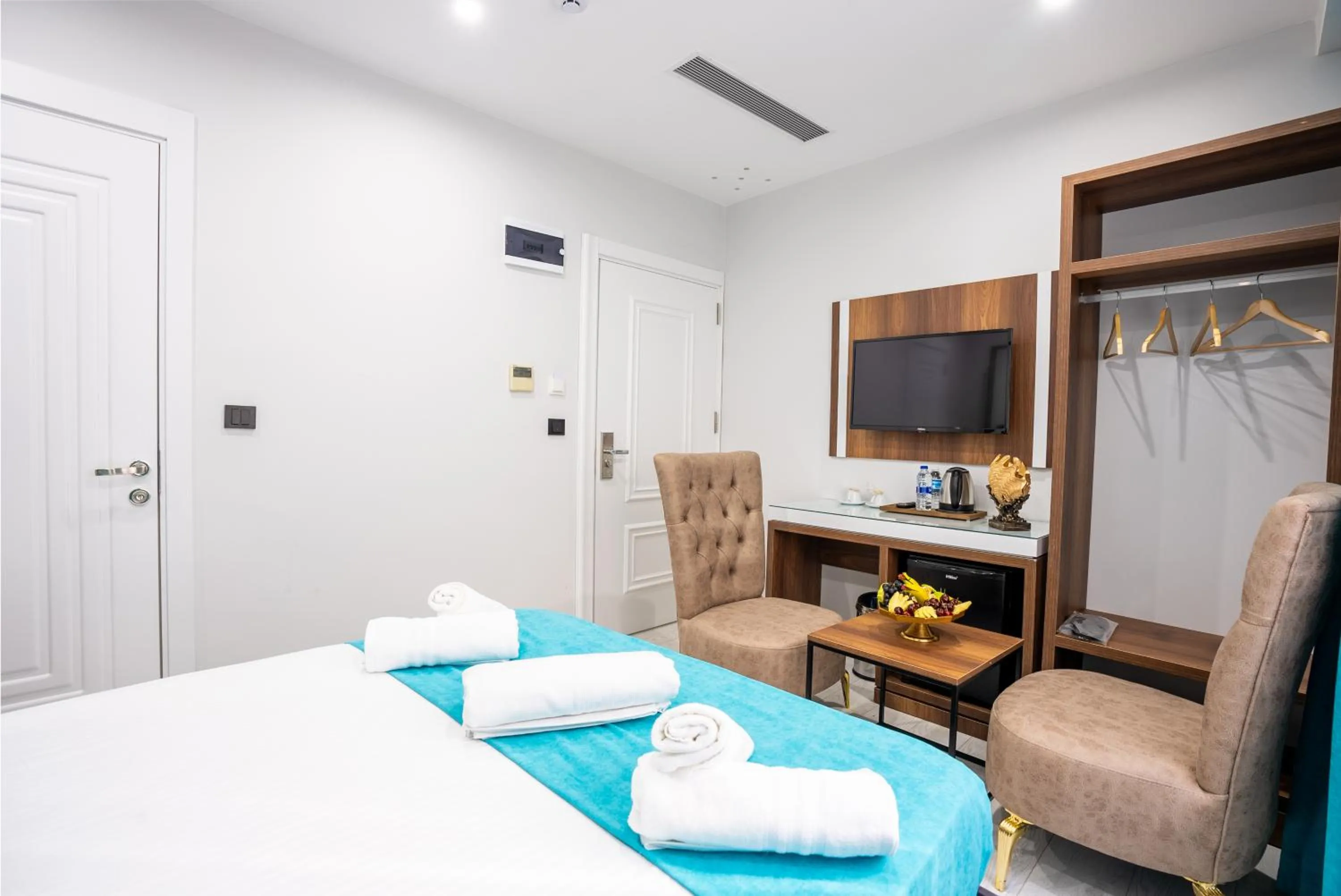 TV and multimedia in WP White Palace Hotel