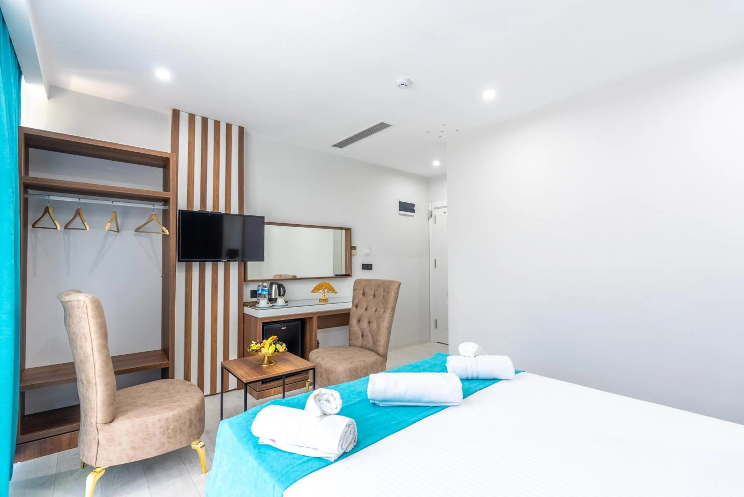 TV and multimedia in WP White Palace Hotel