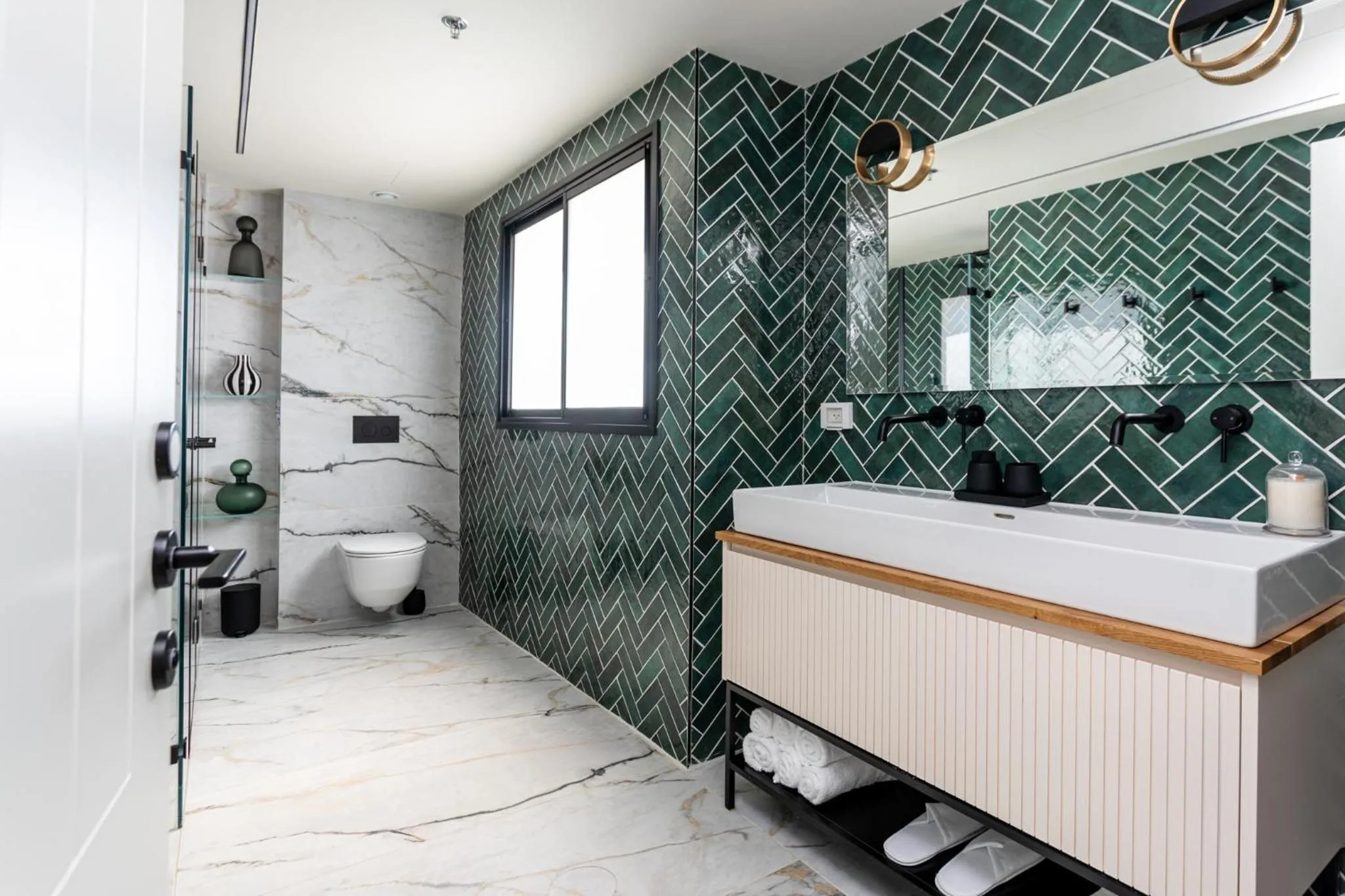 Shower in De Sheinkin