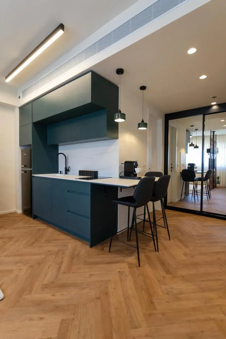 De Gray or Green Suite in De Sheinkin De Gray or Green Suite in De Sheinkin