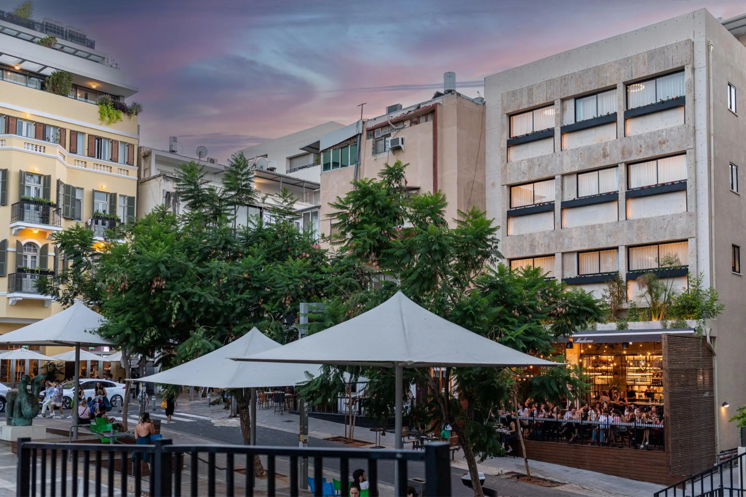 Property building in De Sheinkin