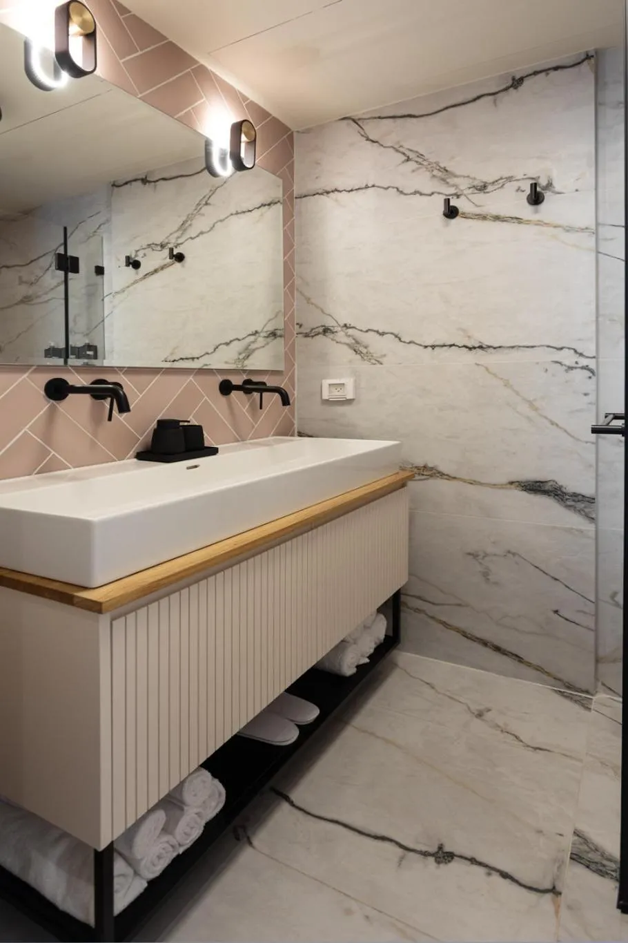 Bathroom in De Sheinkin