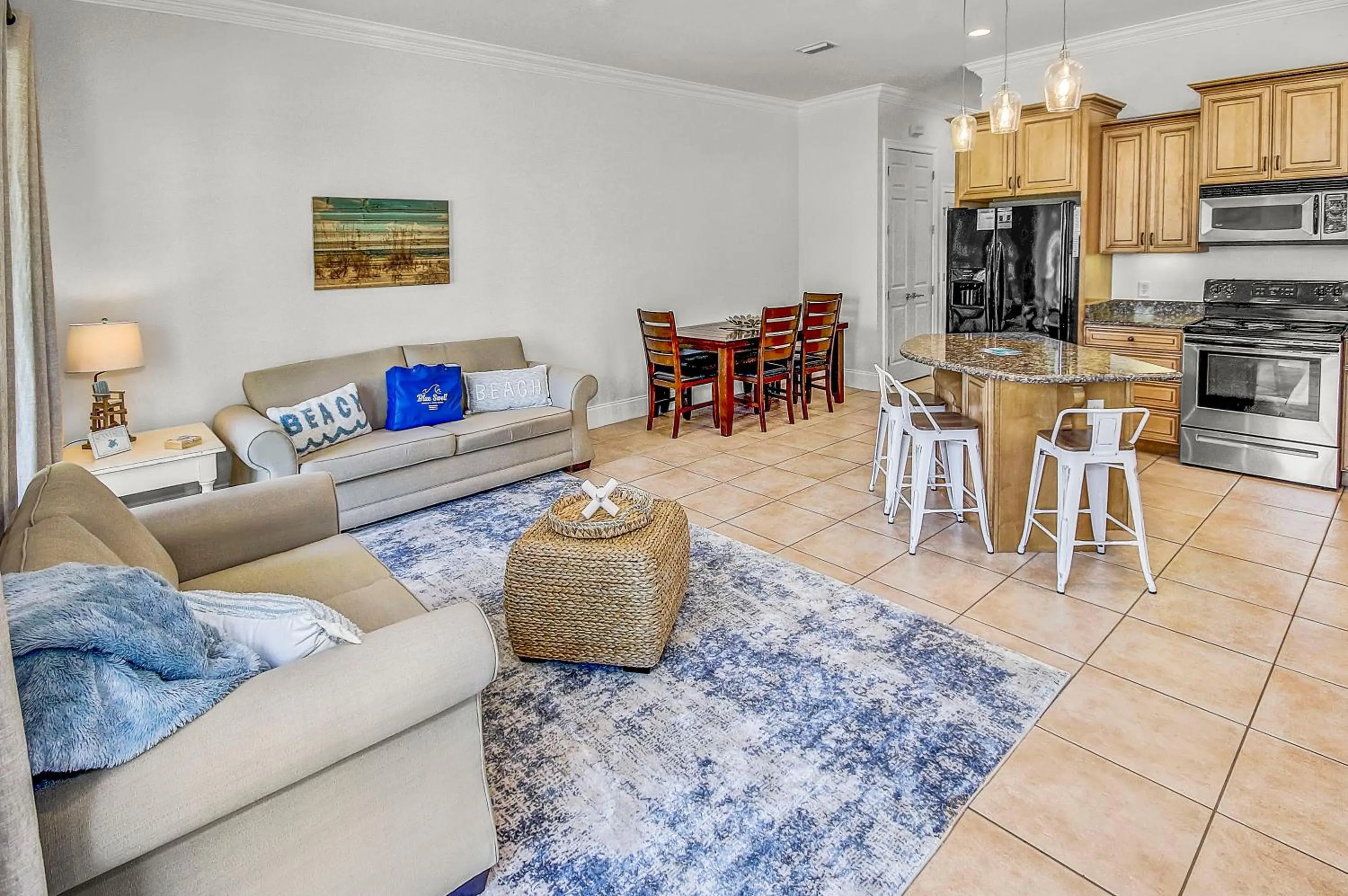 Photo of the whole room in 136 La Valencia Cir - At Peace