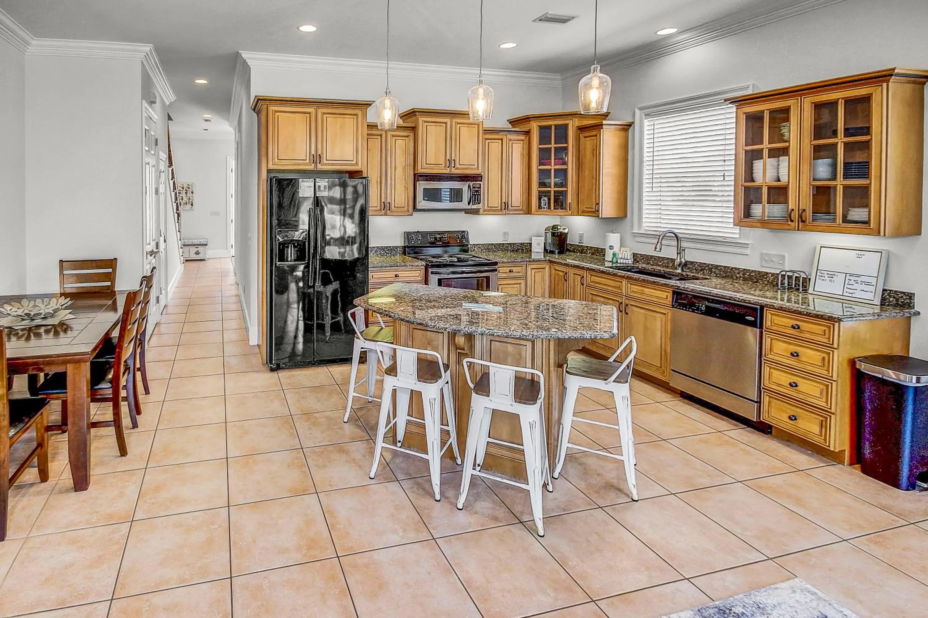 Kitchen or kitchenette in 136 La Valencia Cir - At Peace