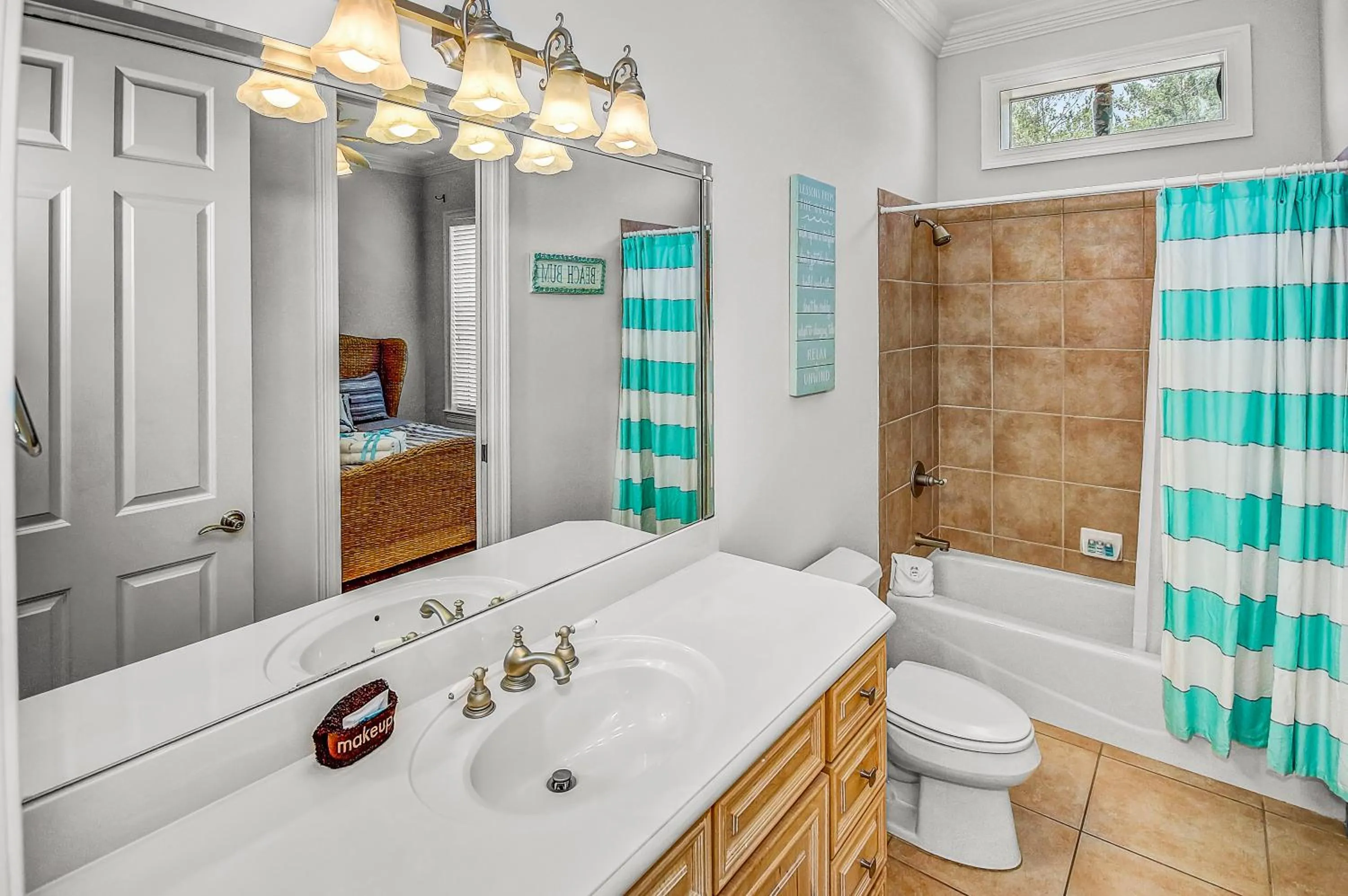 Photo of the whole room in 136 La Valencia Cir - At Peace