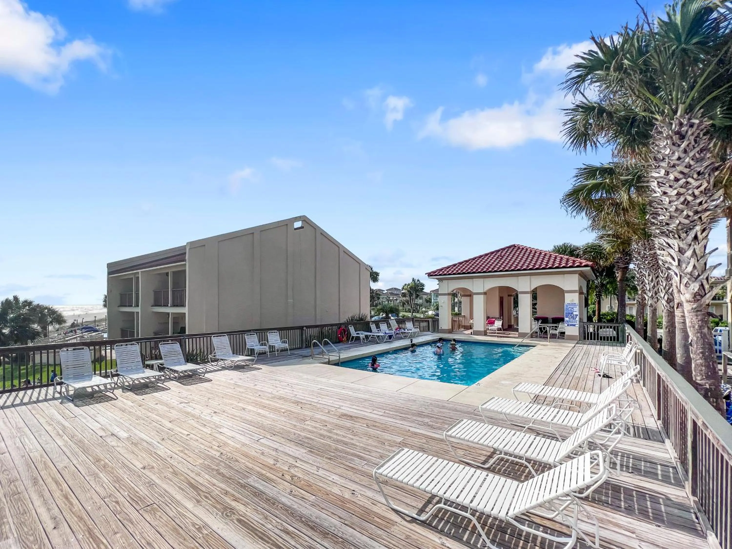 Property building in 136 La Valencia Cir - At Peace