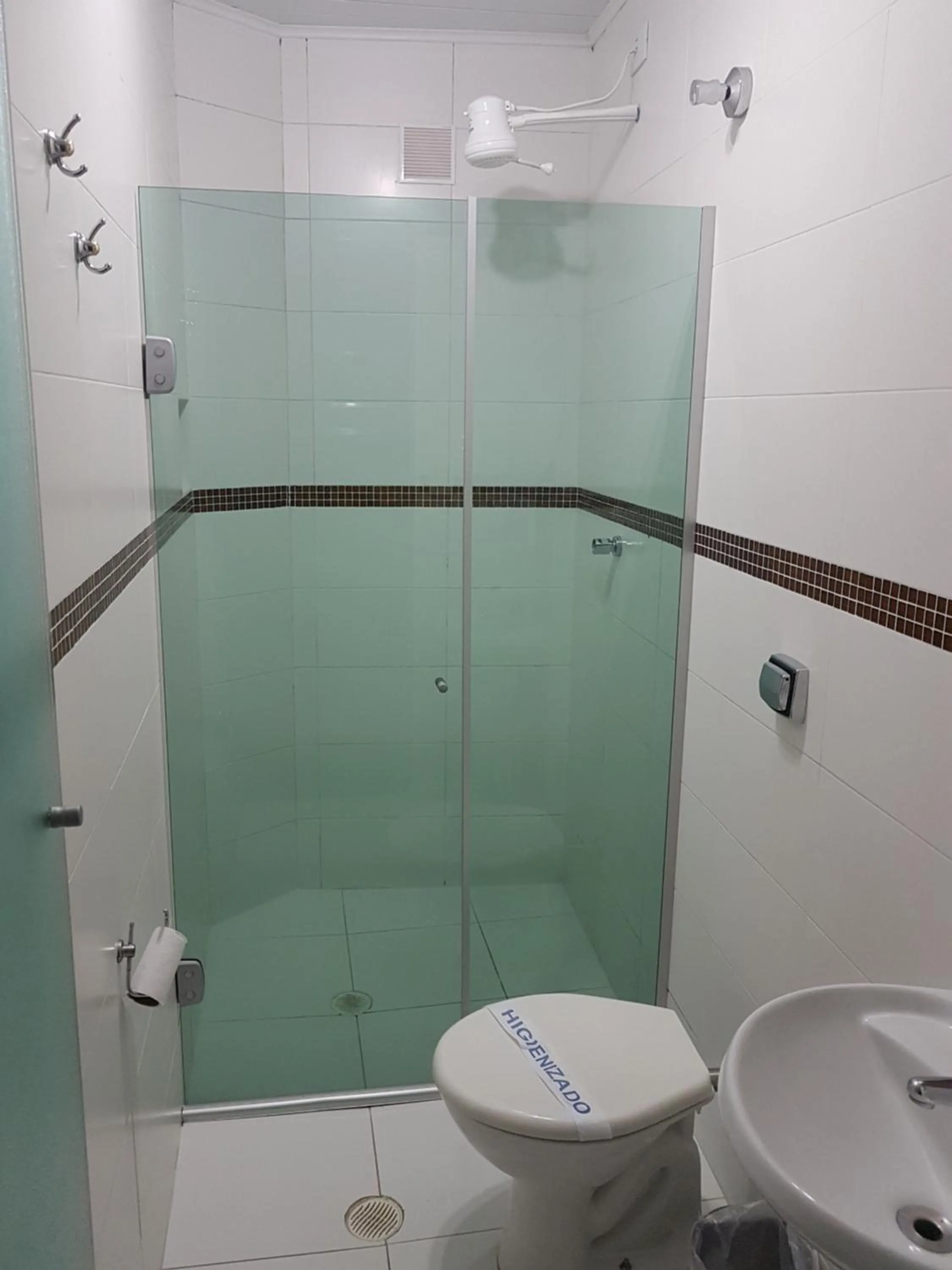 Shower in Namorata Expo Inn