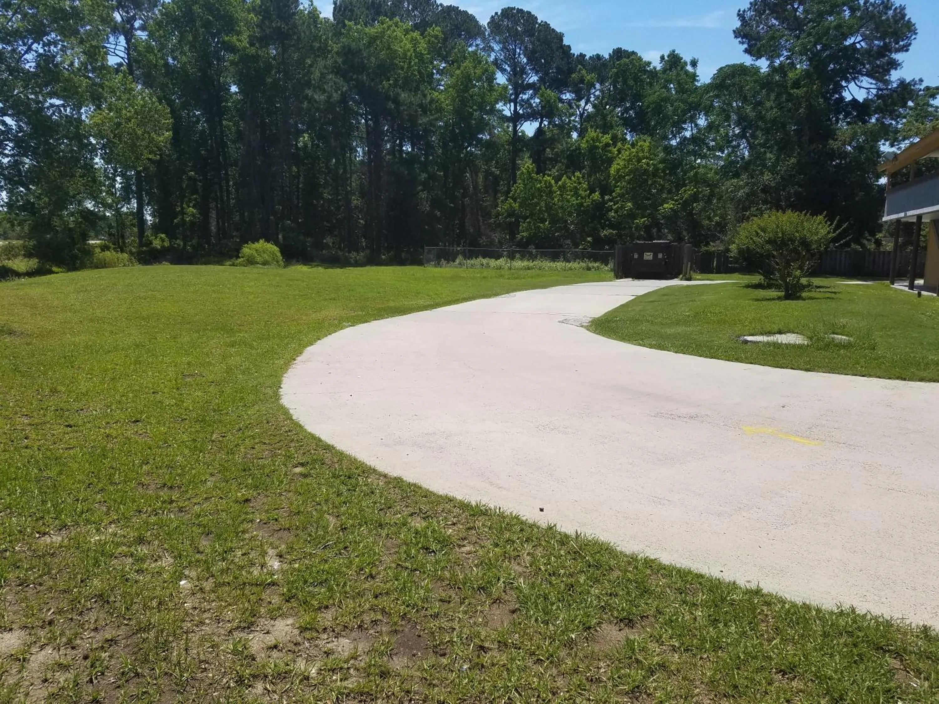 Pets in Americas Best Inn - Savannah I-95