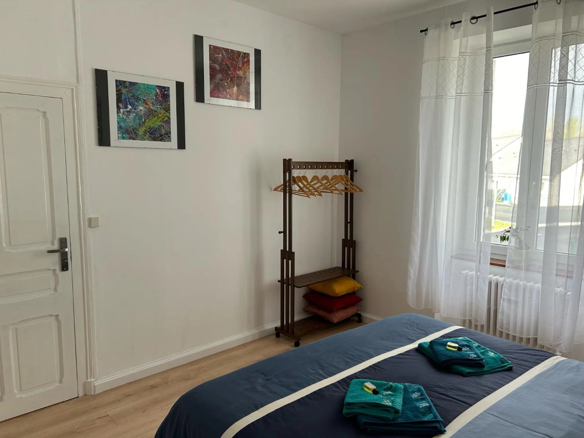 wardrobe, Bed in BnB Maison d'Art