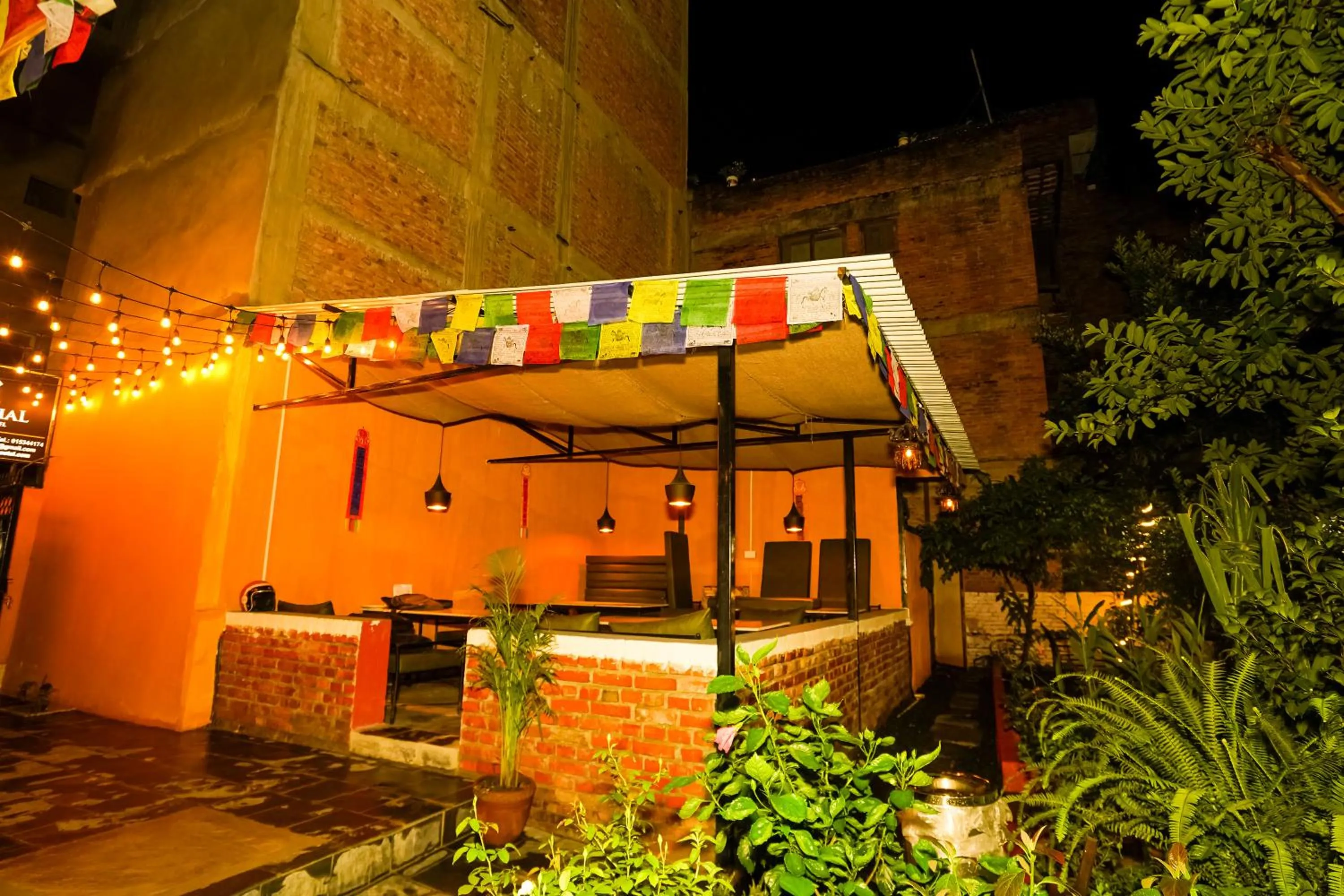 Restaurant/places to eat in Kwabahal Boutique Hostel