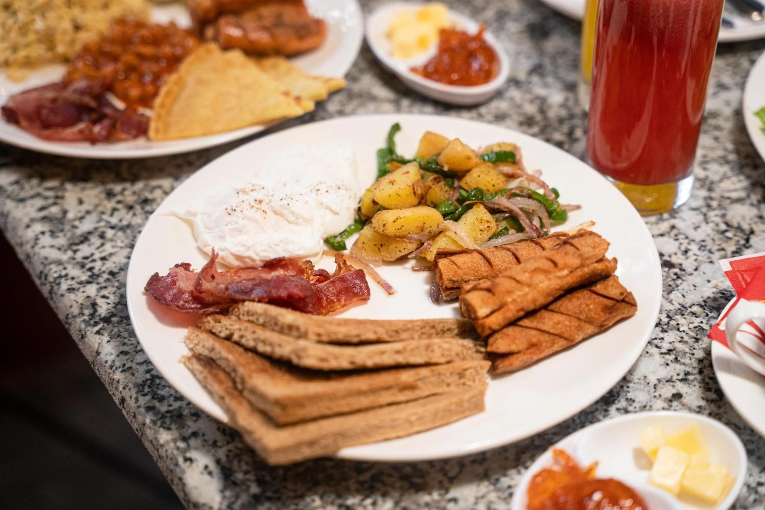 Food and drinks in Kwabahal Boutique Hostel