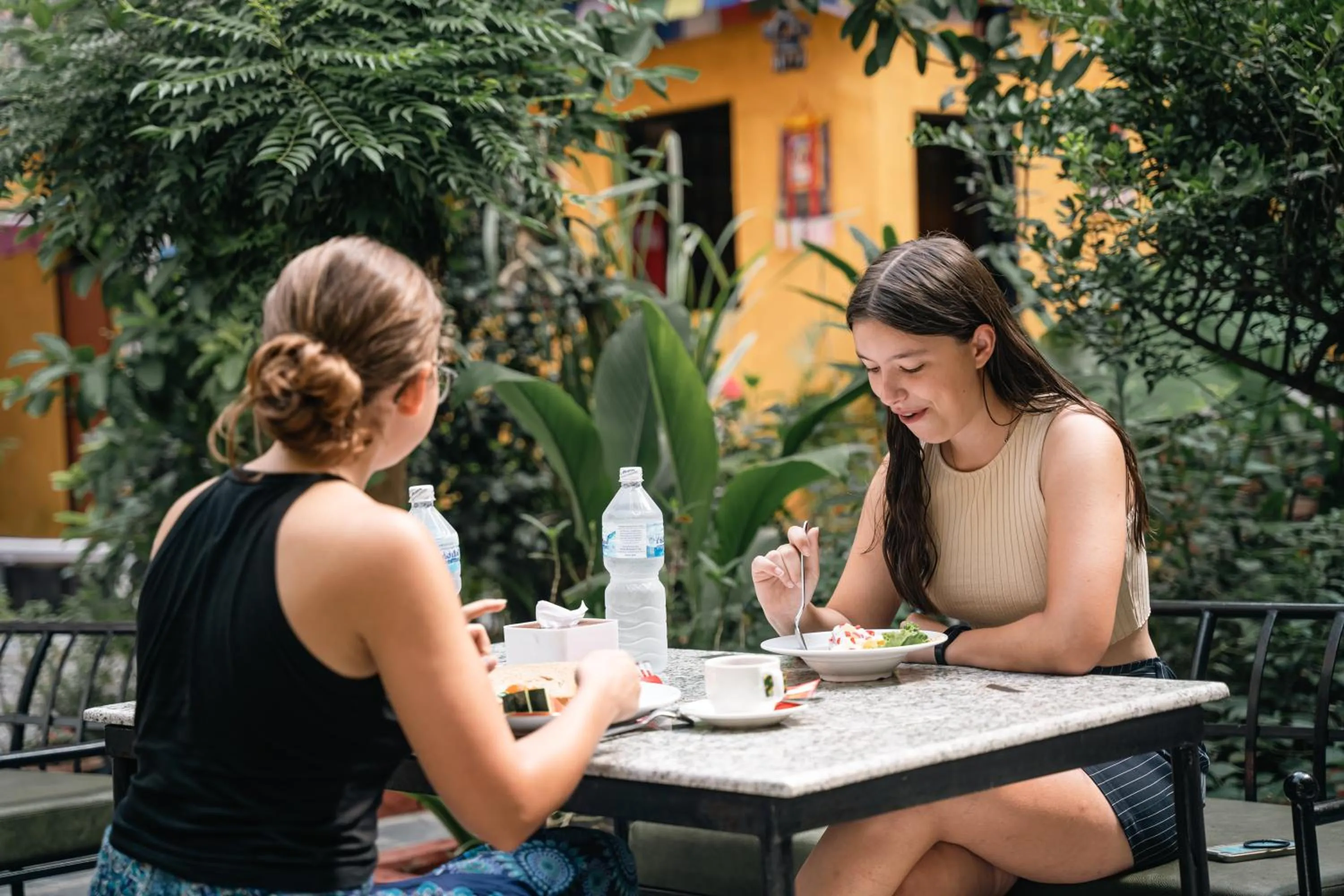 Restaurant/places to eat in Kwabahal Boutique Hostel