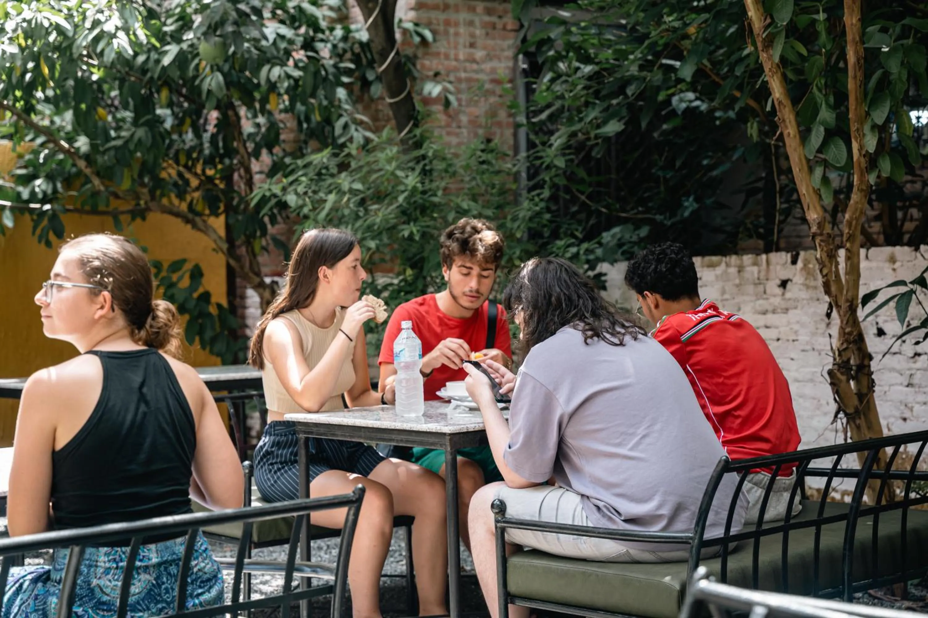 Restaurant/places to eat in Kwabahal Boutique Hostel