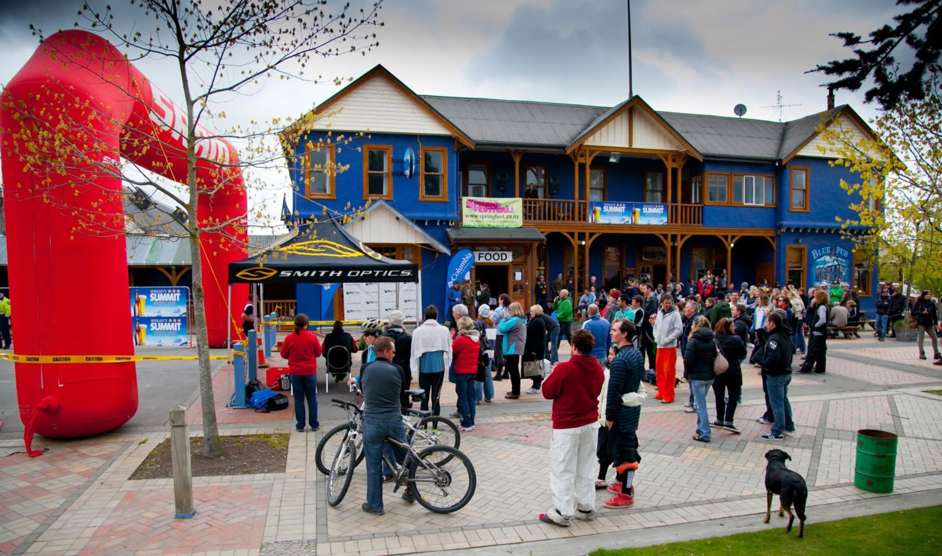 Facade/entrance in The Blue Pub