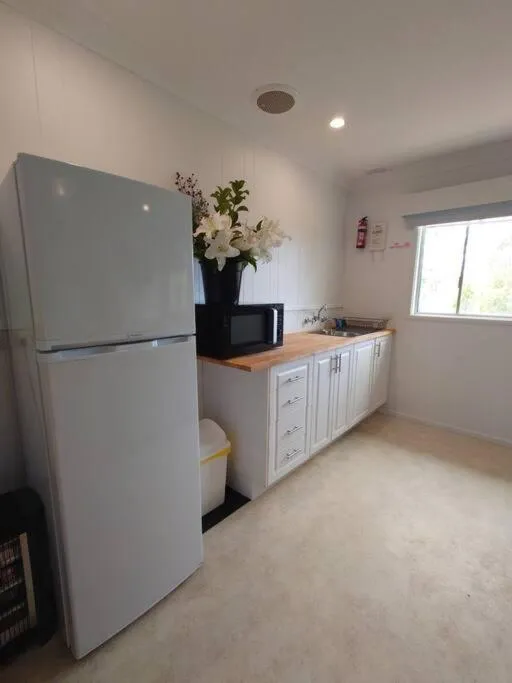 Kitchen or kitchenette in Top of the Lake Holiday Units