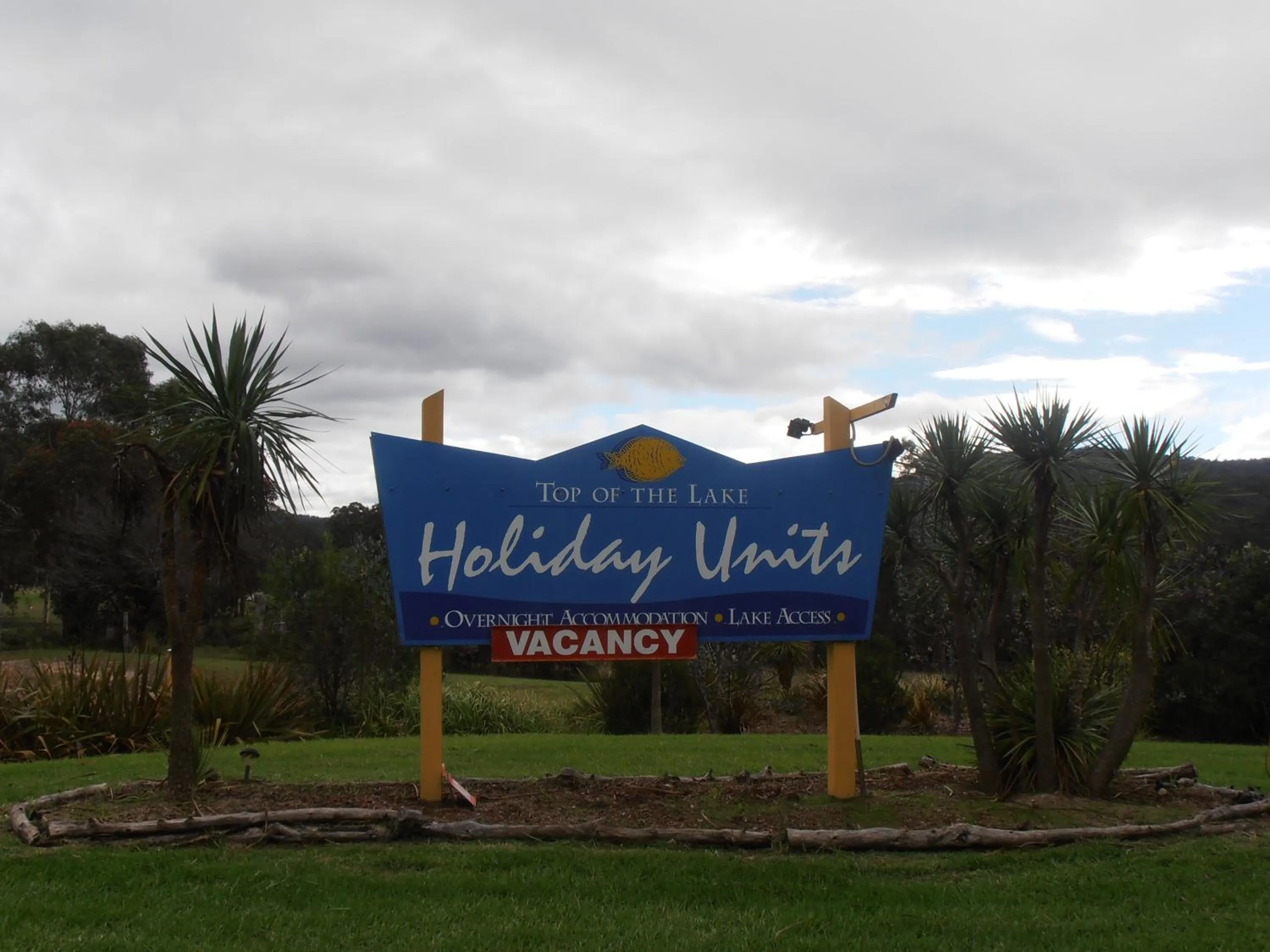 Logo/Certificate/Sign in Top of the Lake Holiday Units
