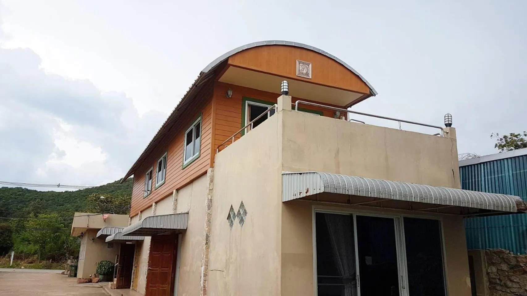 Facade/entrance in Charm de Chao Lao