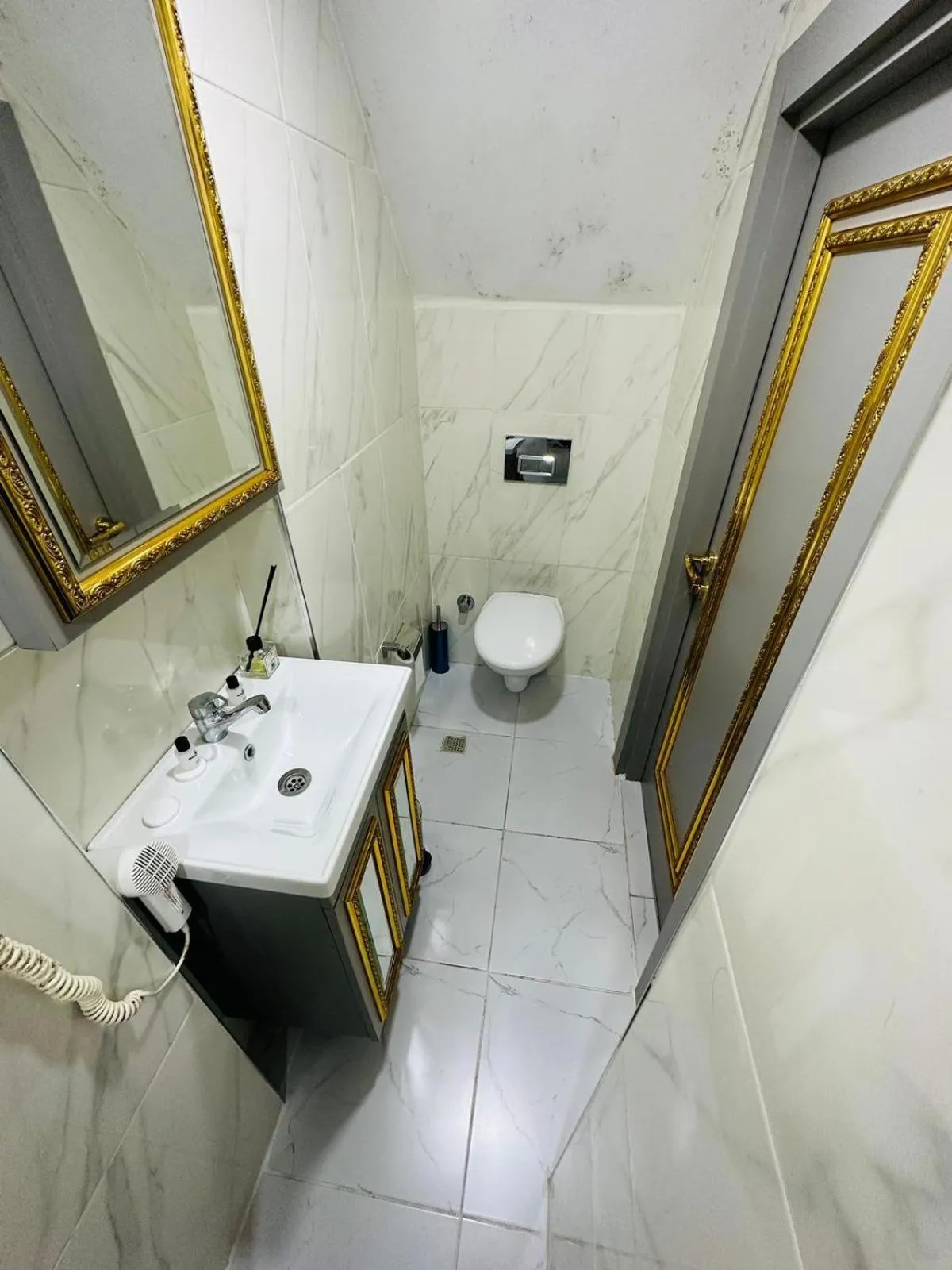 Bathroom in Taksim Maria suit hotel