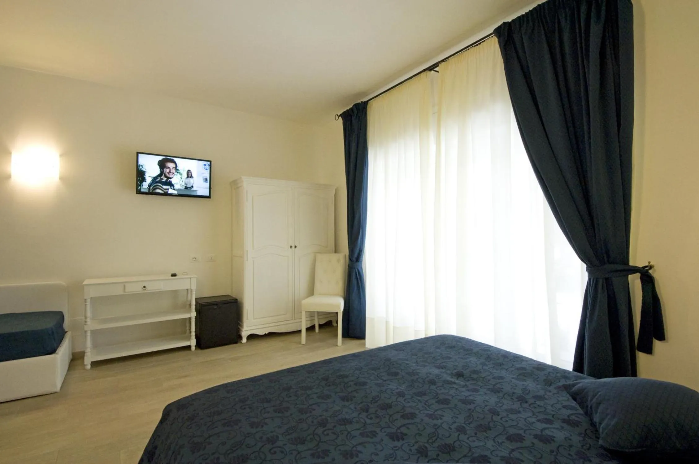 Photo of the whole room, Bed in Atlantis Inn Roma