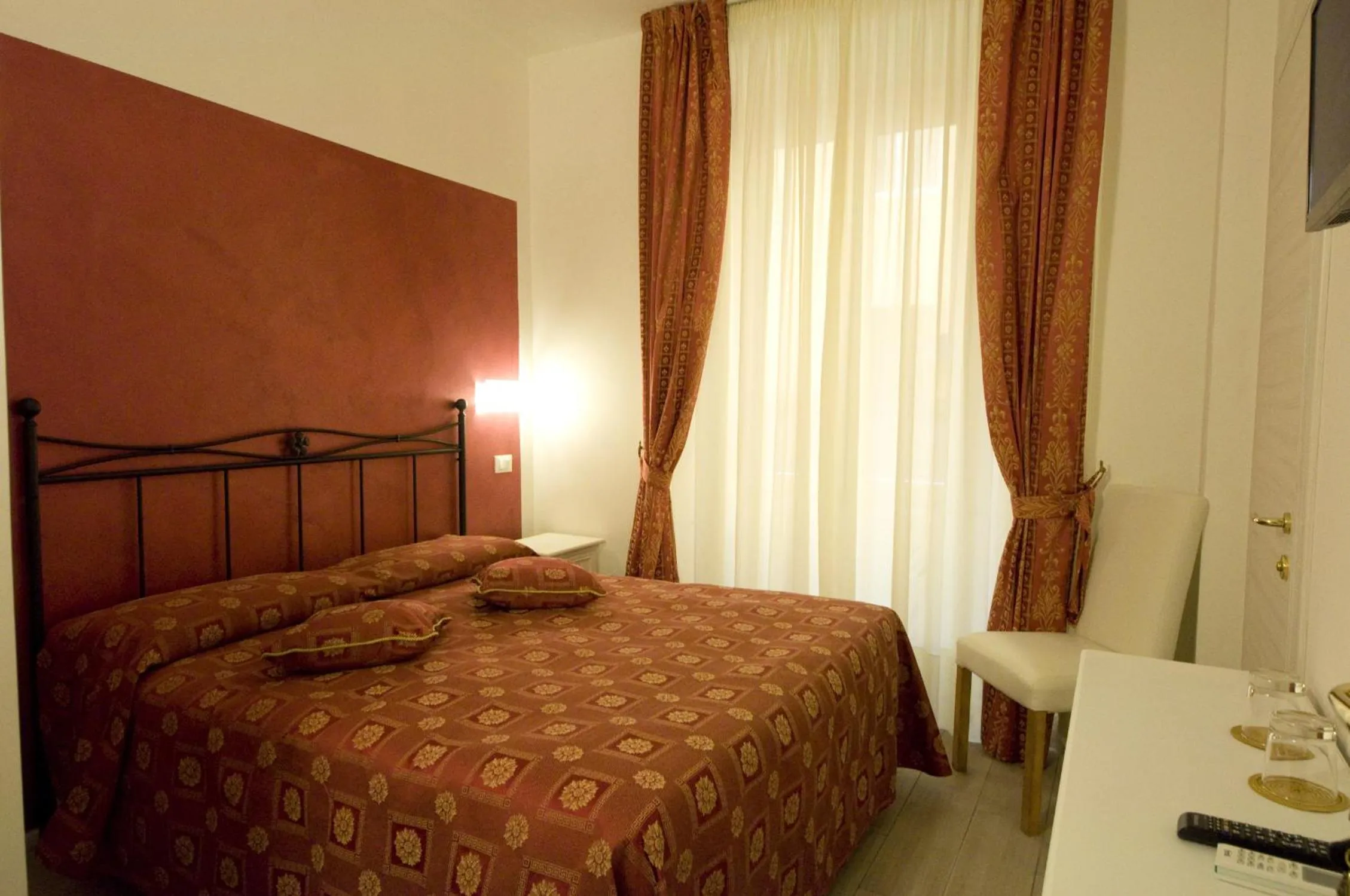 Photo of the whole room, Bed in Atlantis Inn Roma