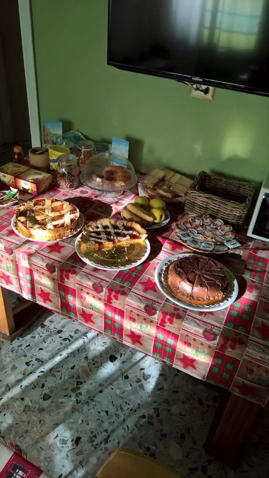 Continental breakfast in B&B Bibliotechina