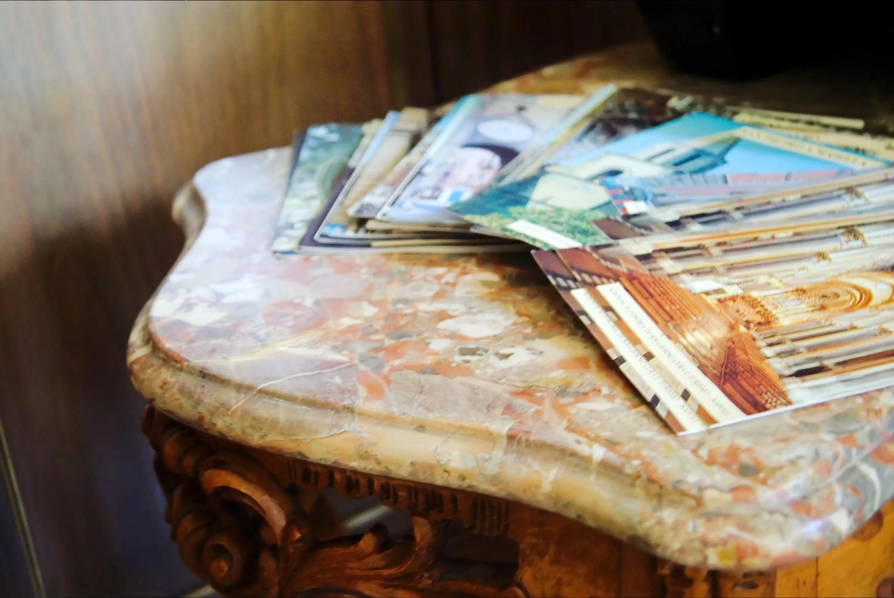 Communal lounge/ TV room in B&B Bibliotechina