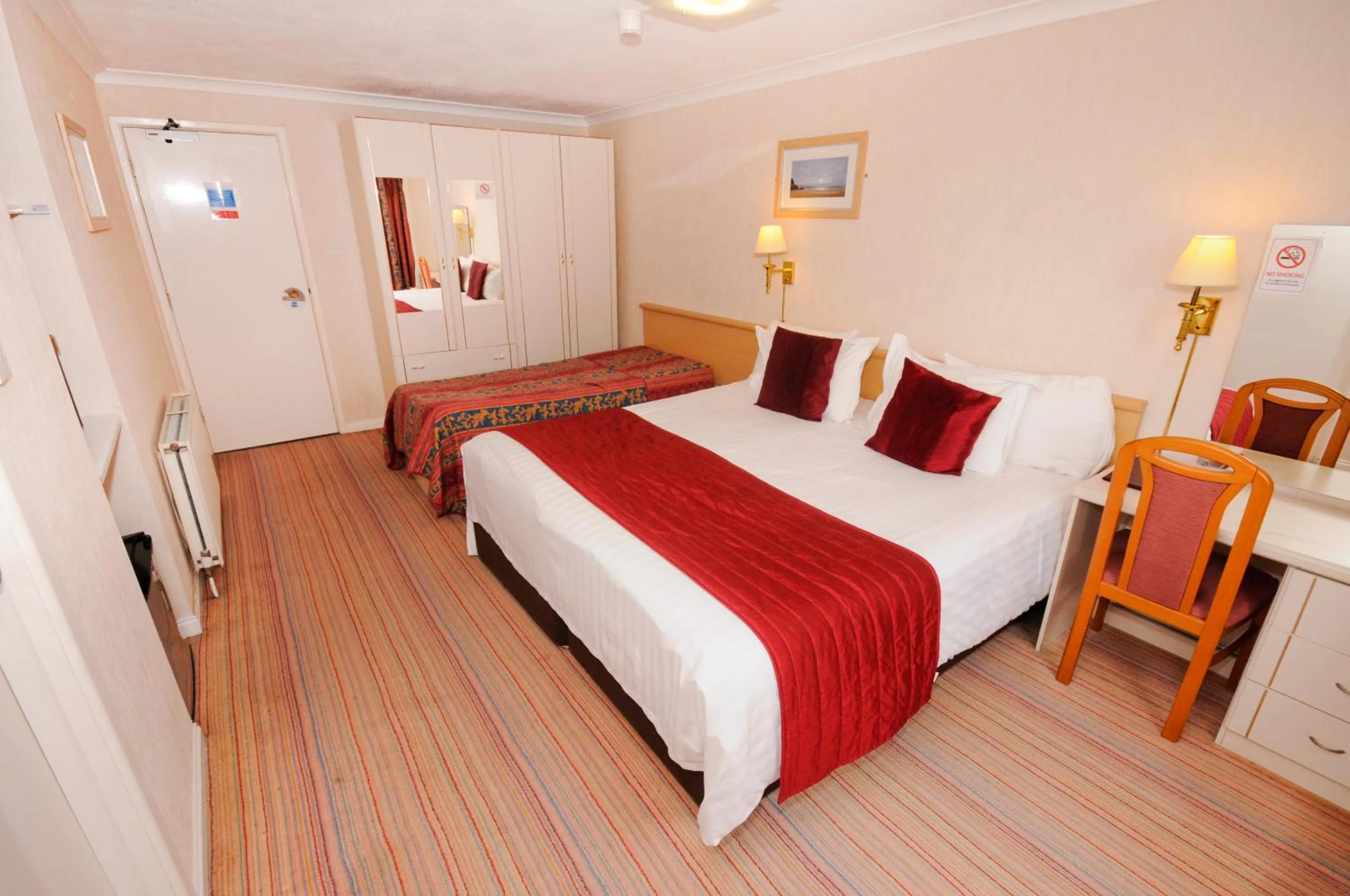 Bed in Denewood Hotel