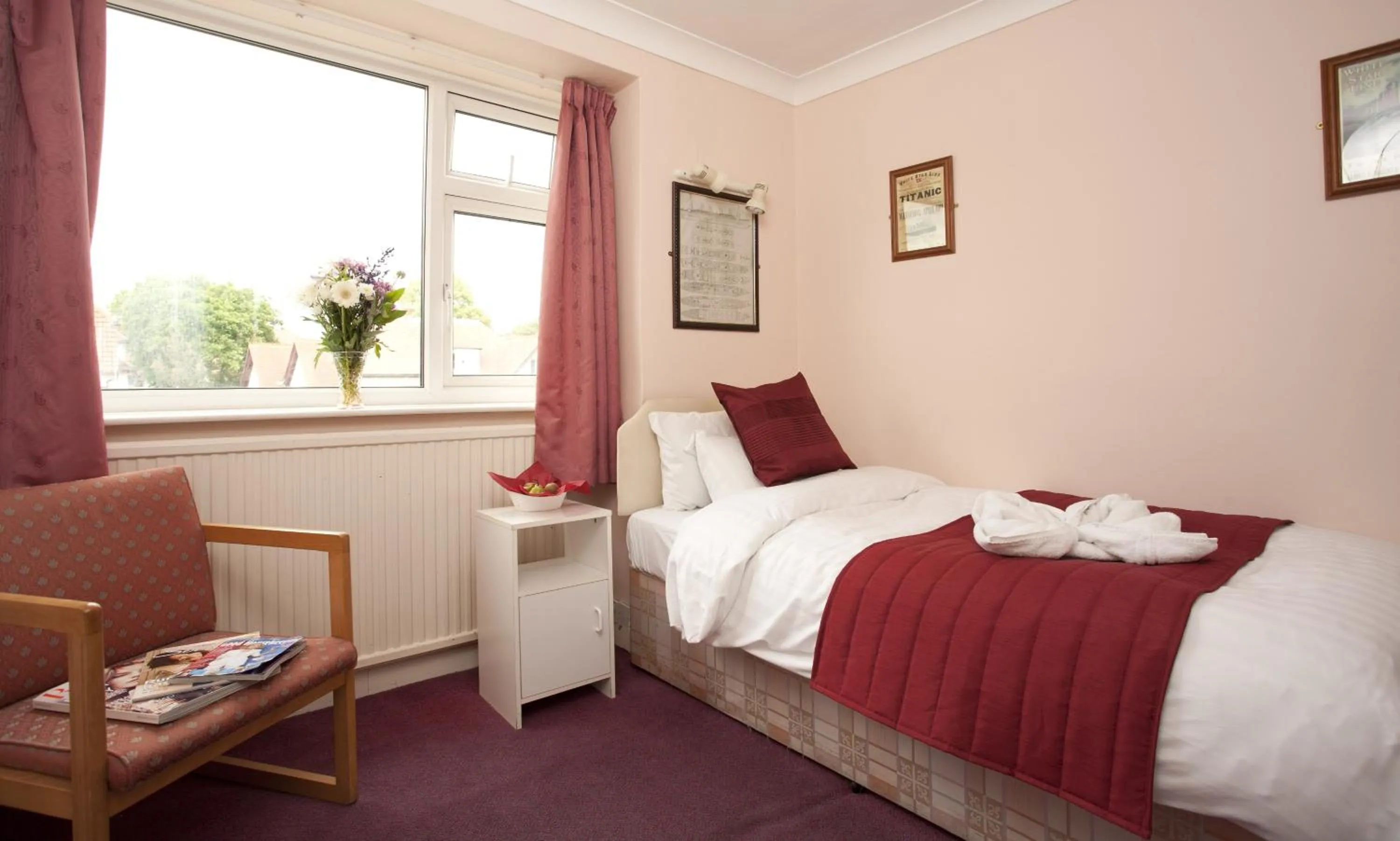 Bed in Denewood Hotel