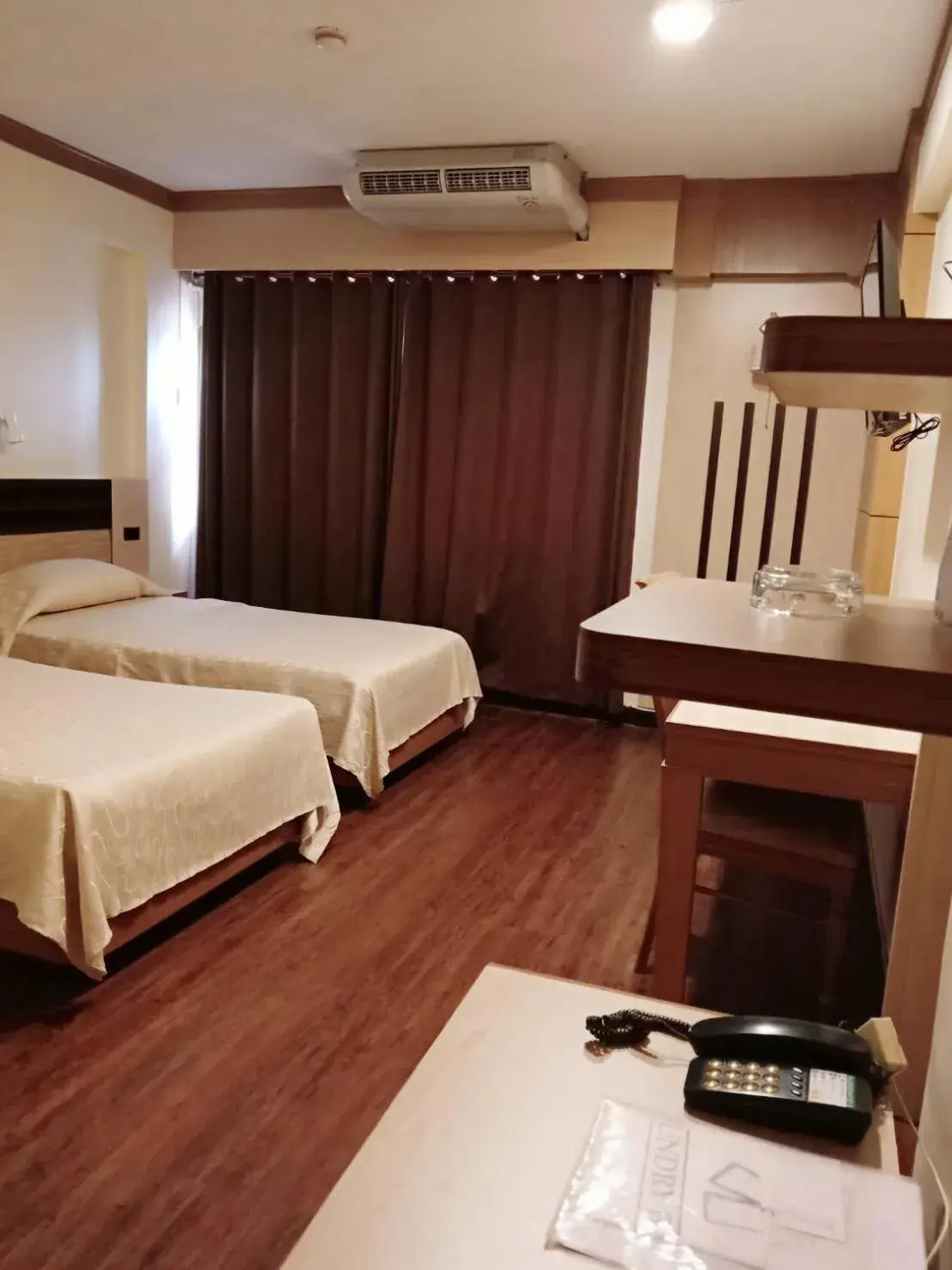 Deluxe Twin Room in Nan Chao Hotel Deluxe Twin Room in Nan Chao Hotel