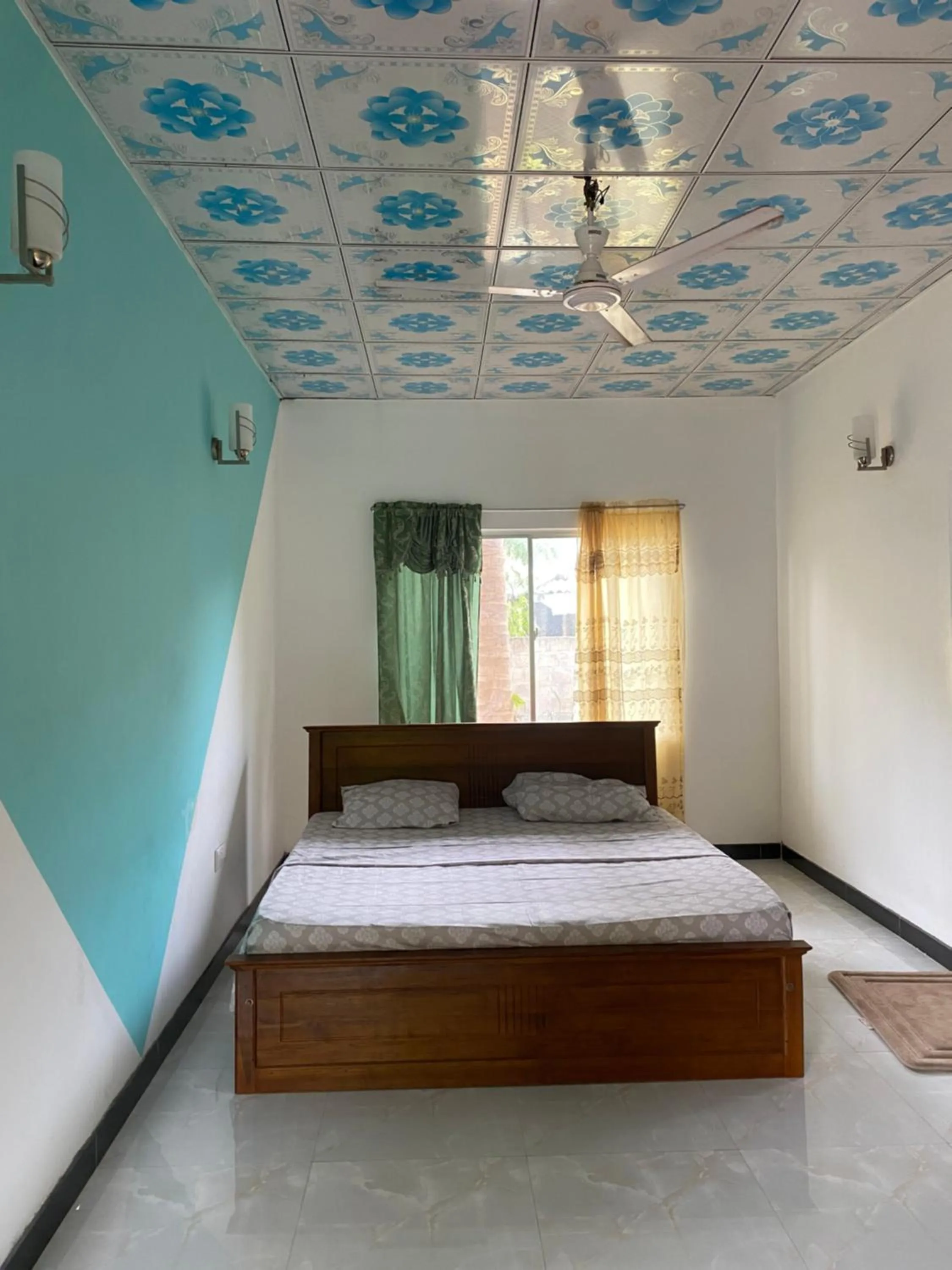 Bed in Island Breeze Inn