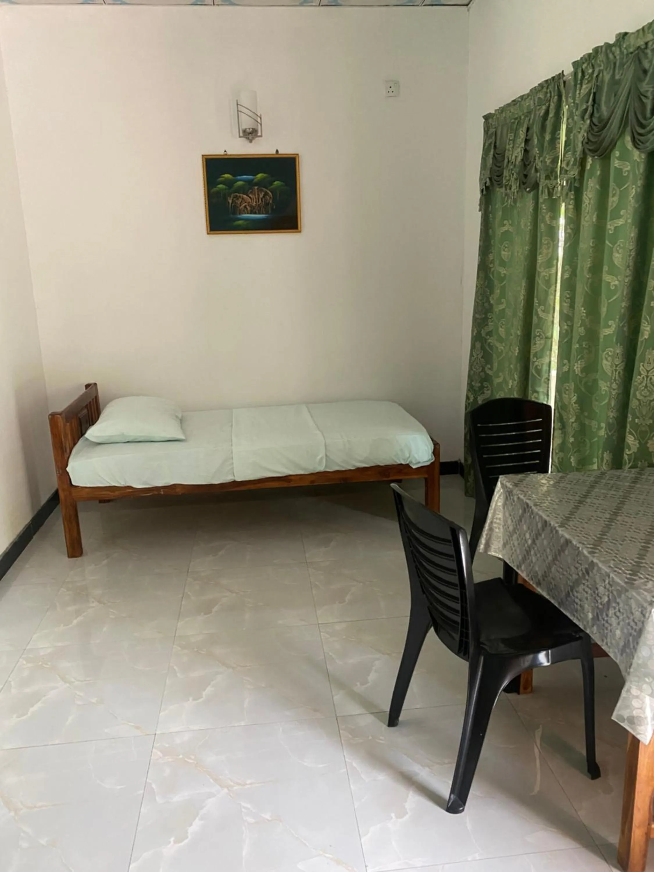 Bed in Island Breeze Inn