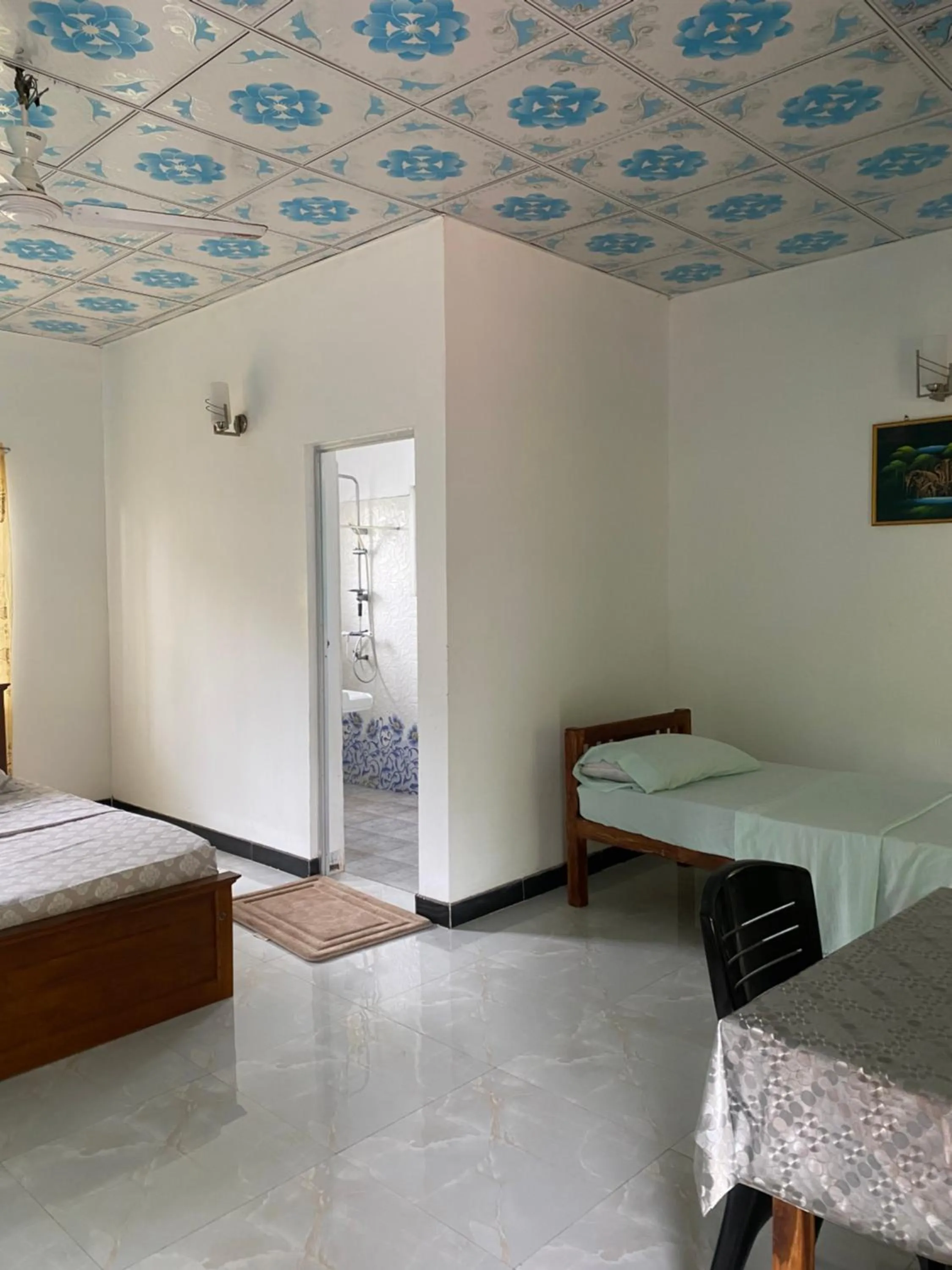 Bed in Island Breeze Inn