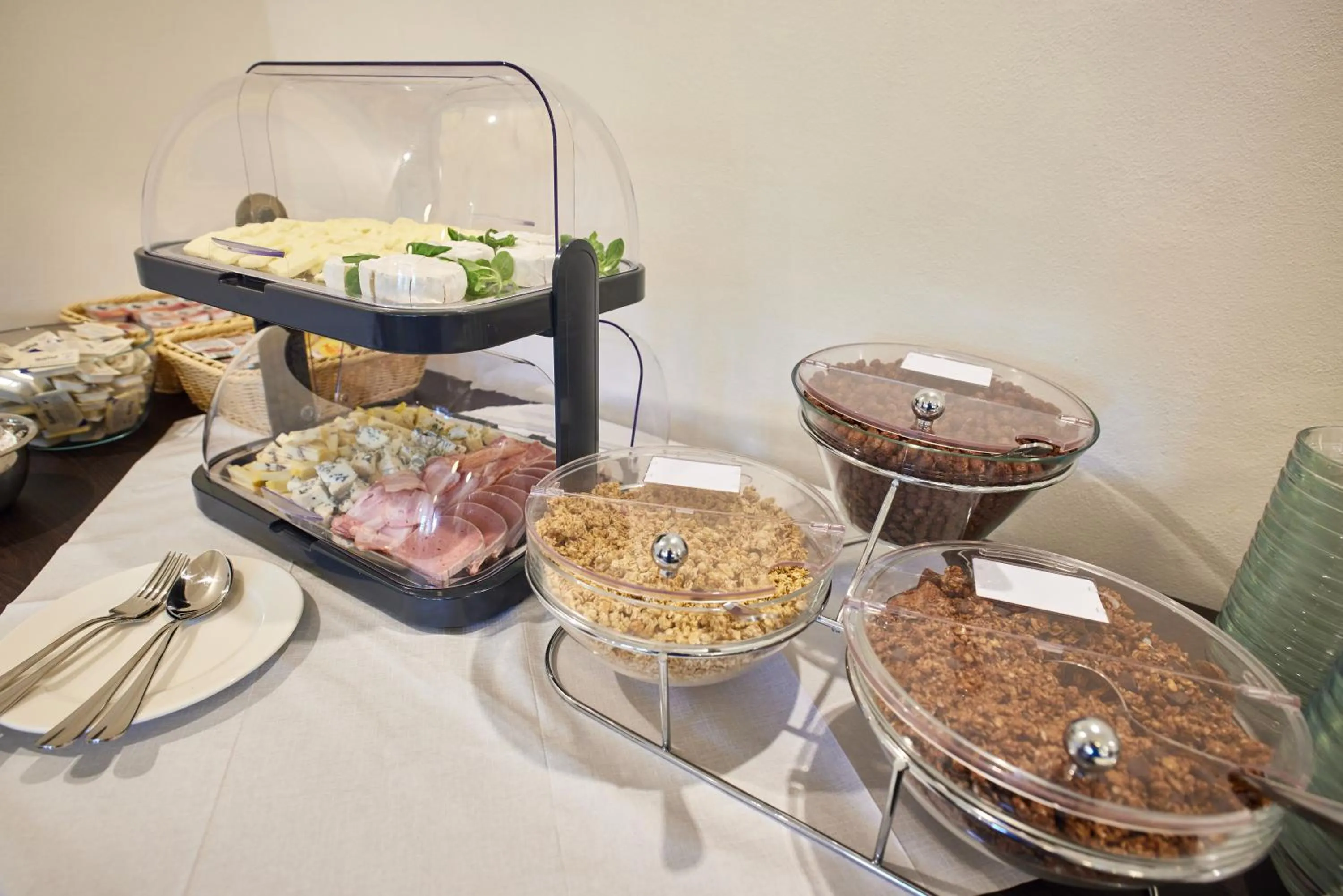 Buffet breakfast in Hotel Auri