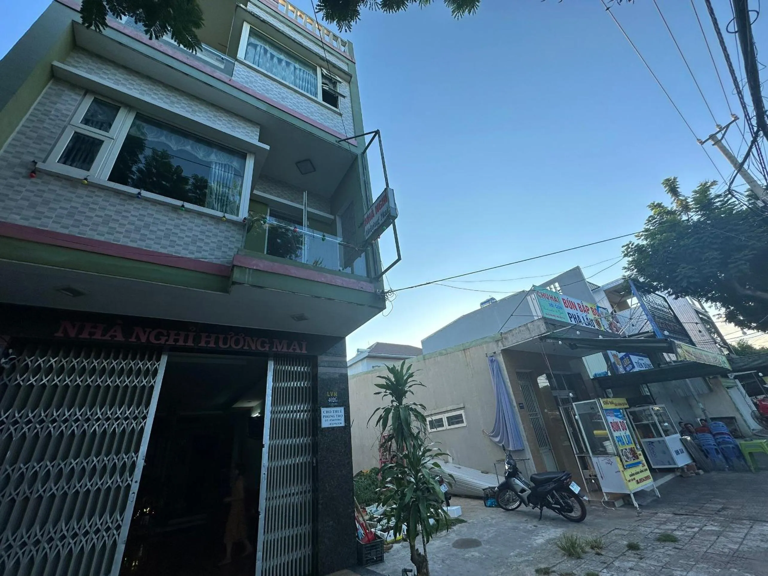 Facade/entrance in SPOT ON 1186 Nha Nghi Huong Mai